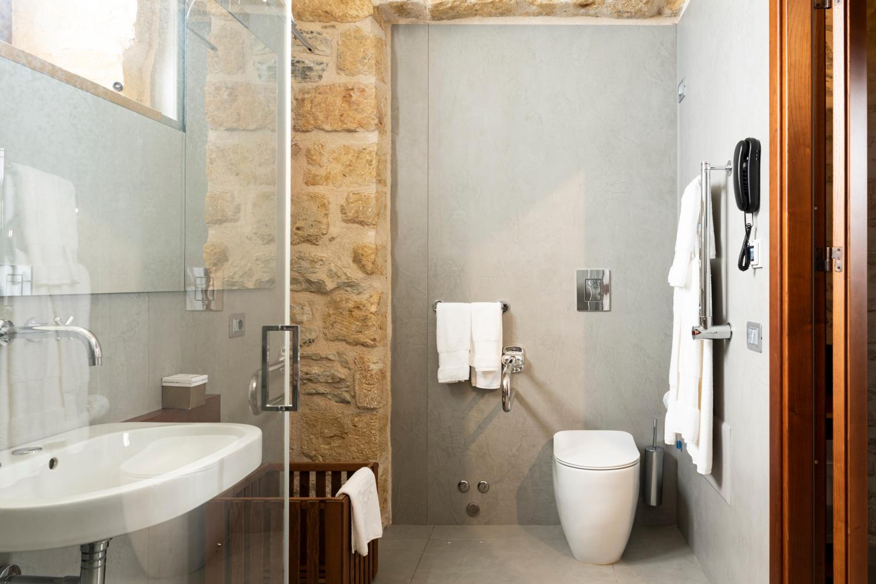 Suite - Photo 6