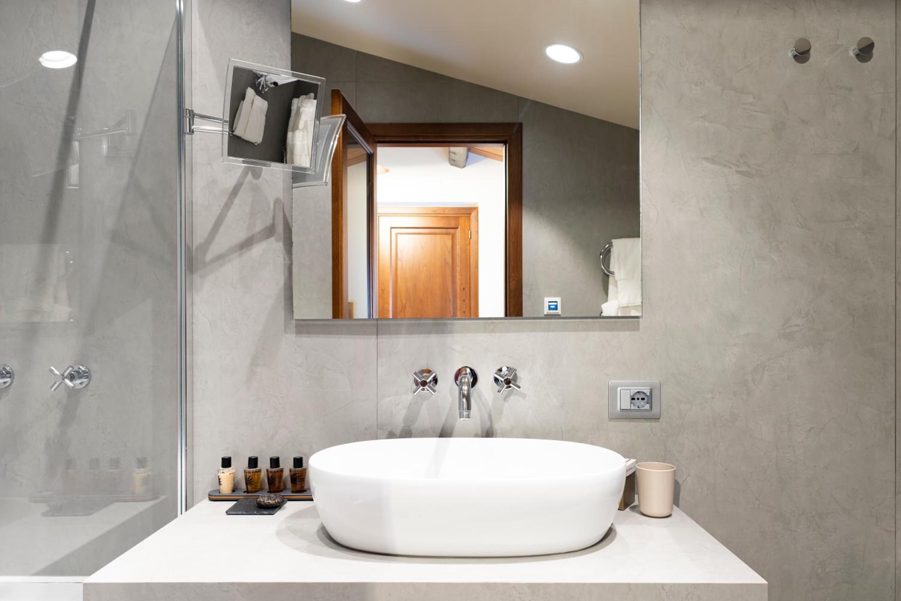 King Suite - Photo 2