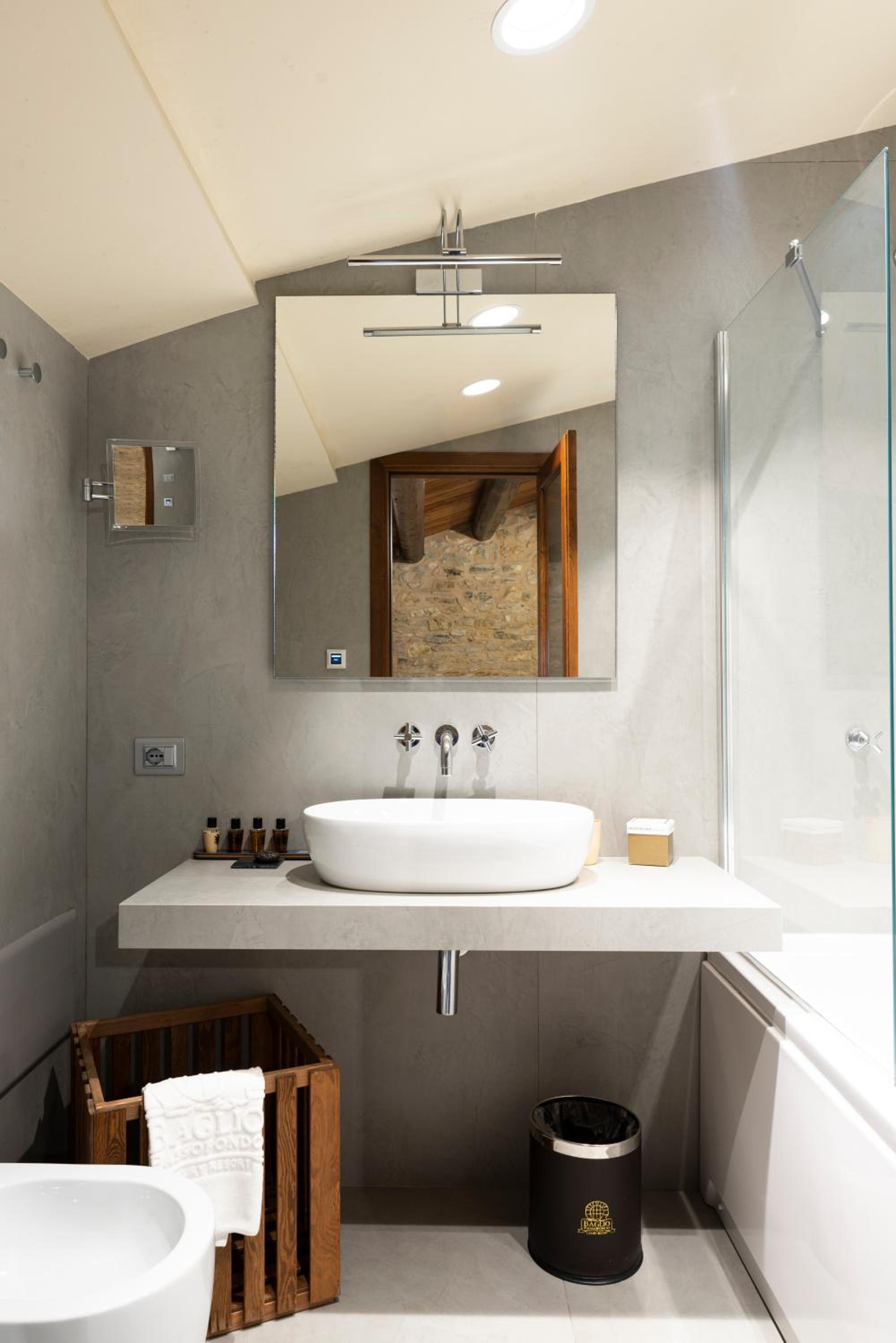 Suite with Spa Bath - Photo 4