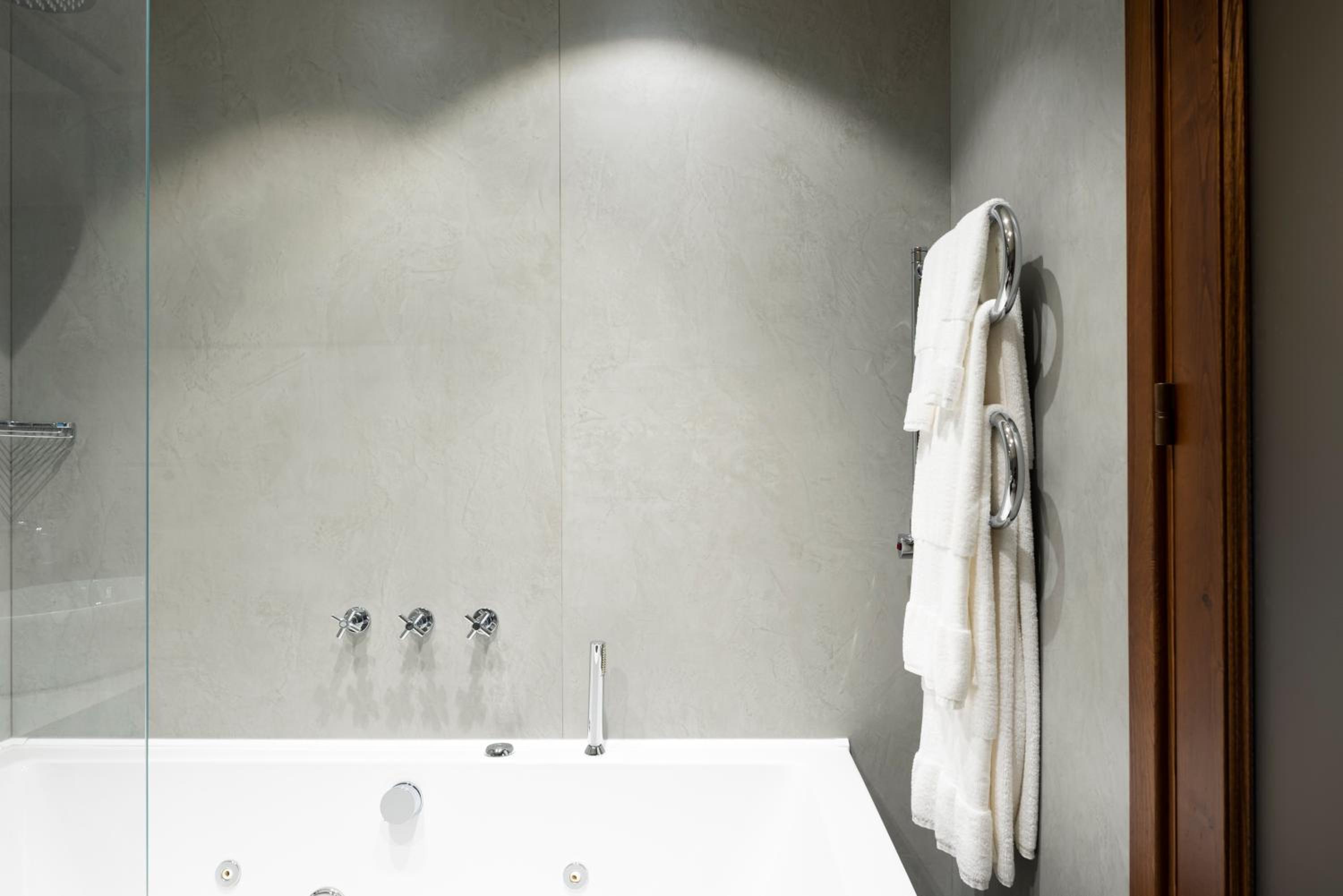 Suite with Spa Bath - Photo 13