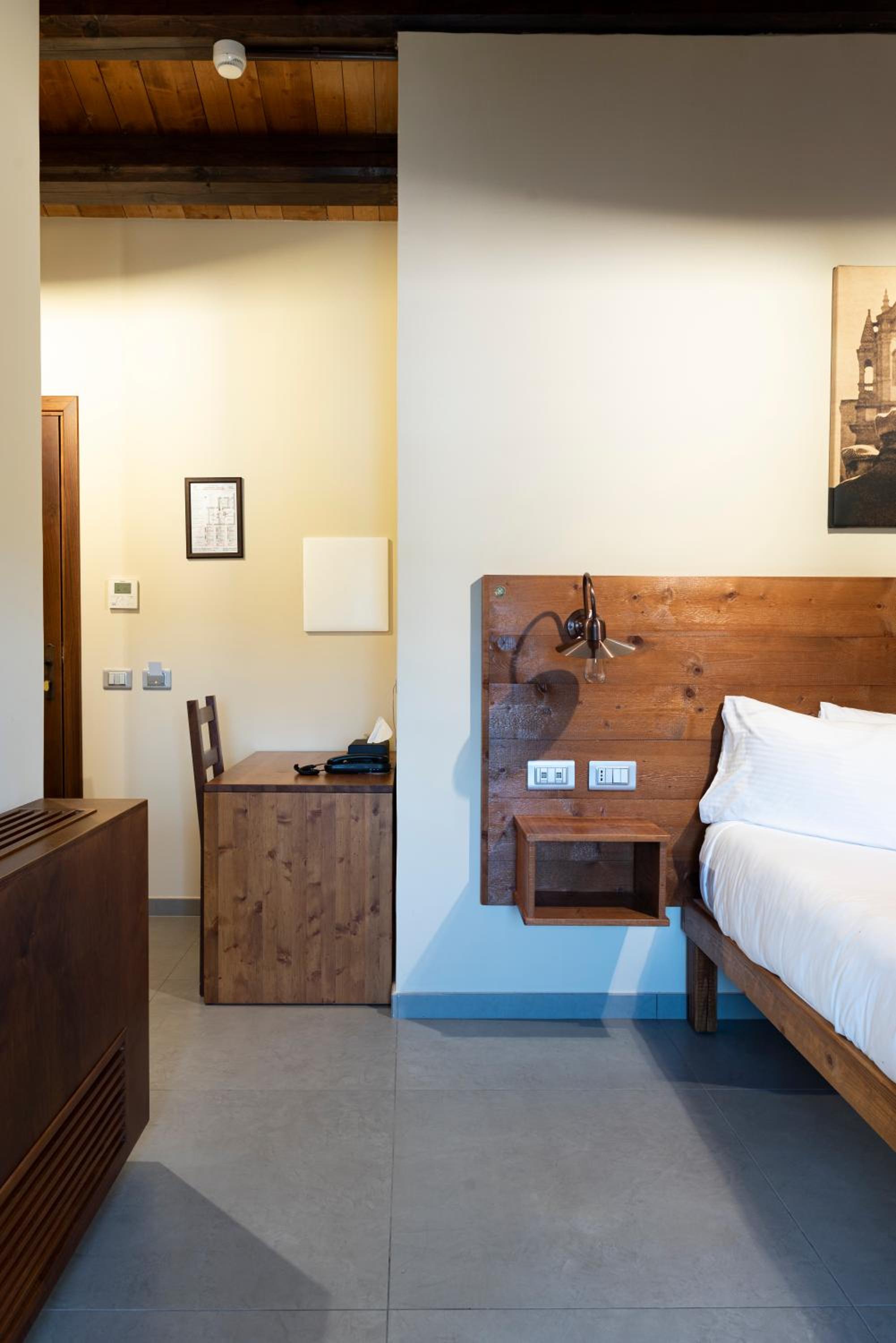 Suite with Spa Bath - Photo 10