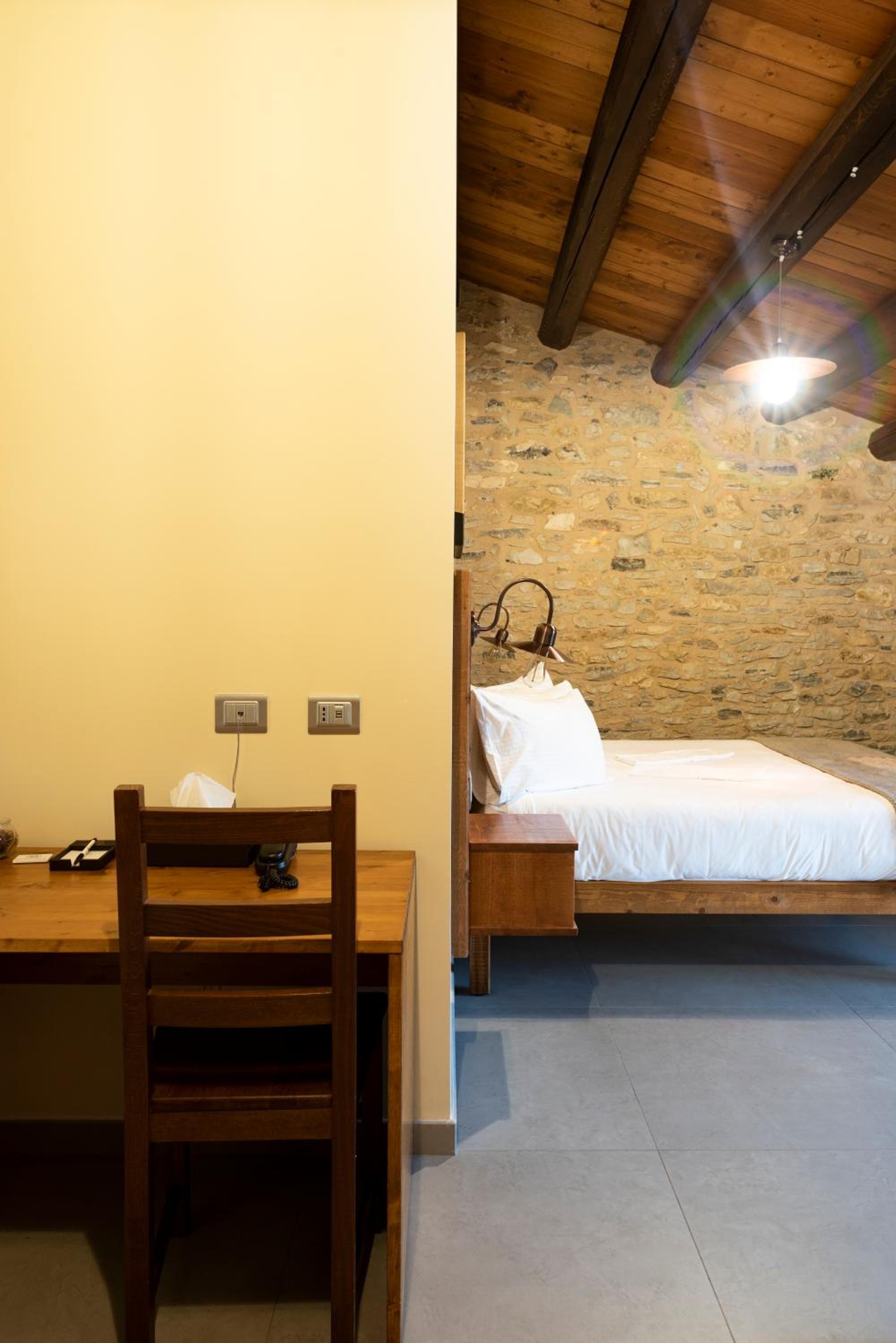 Suite with Spa Bath - Photo 7