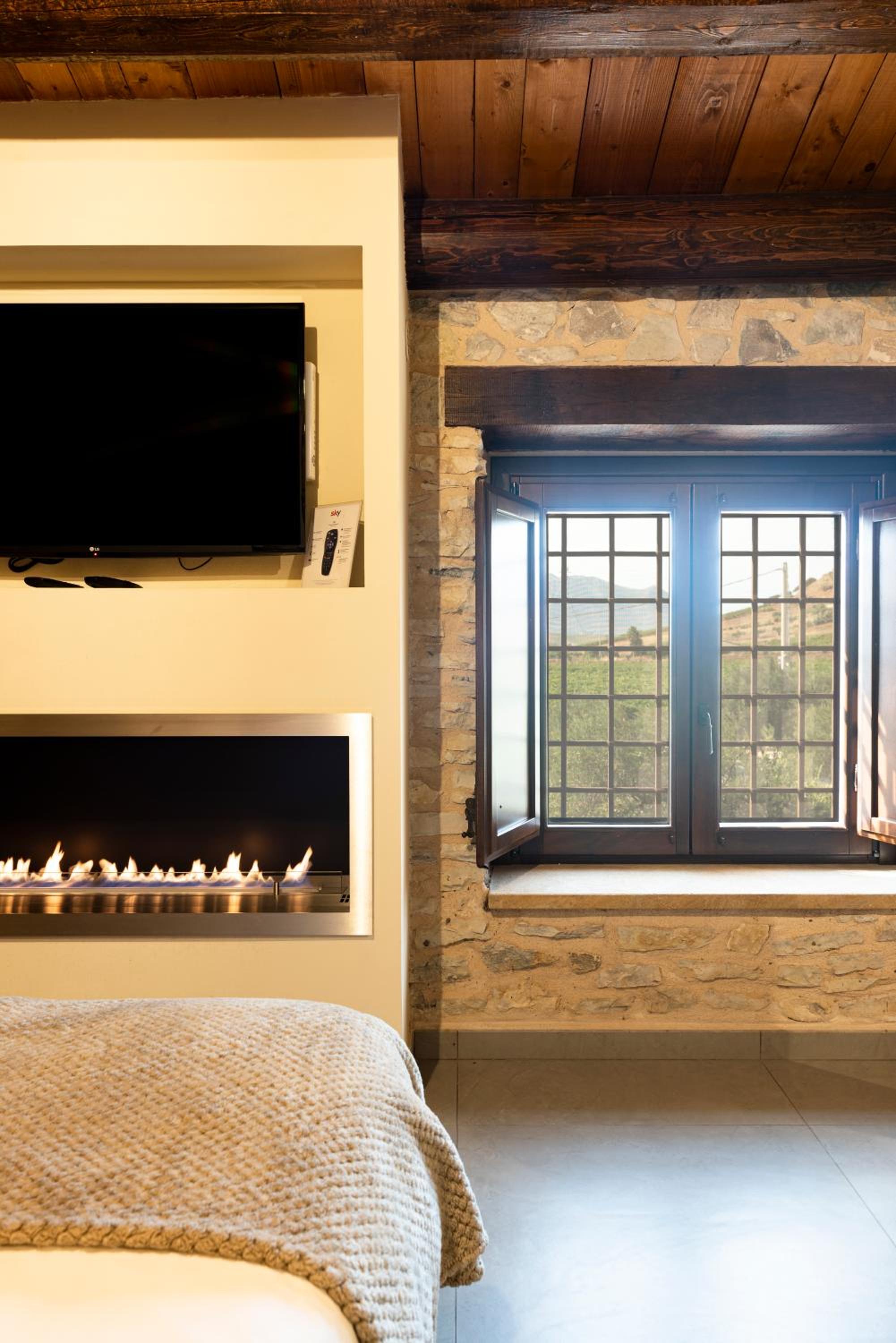 Suite with Spa Bath - Photo 6