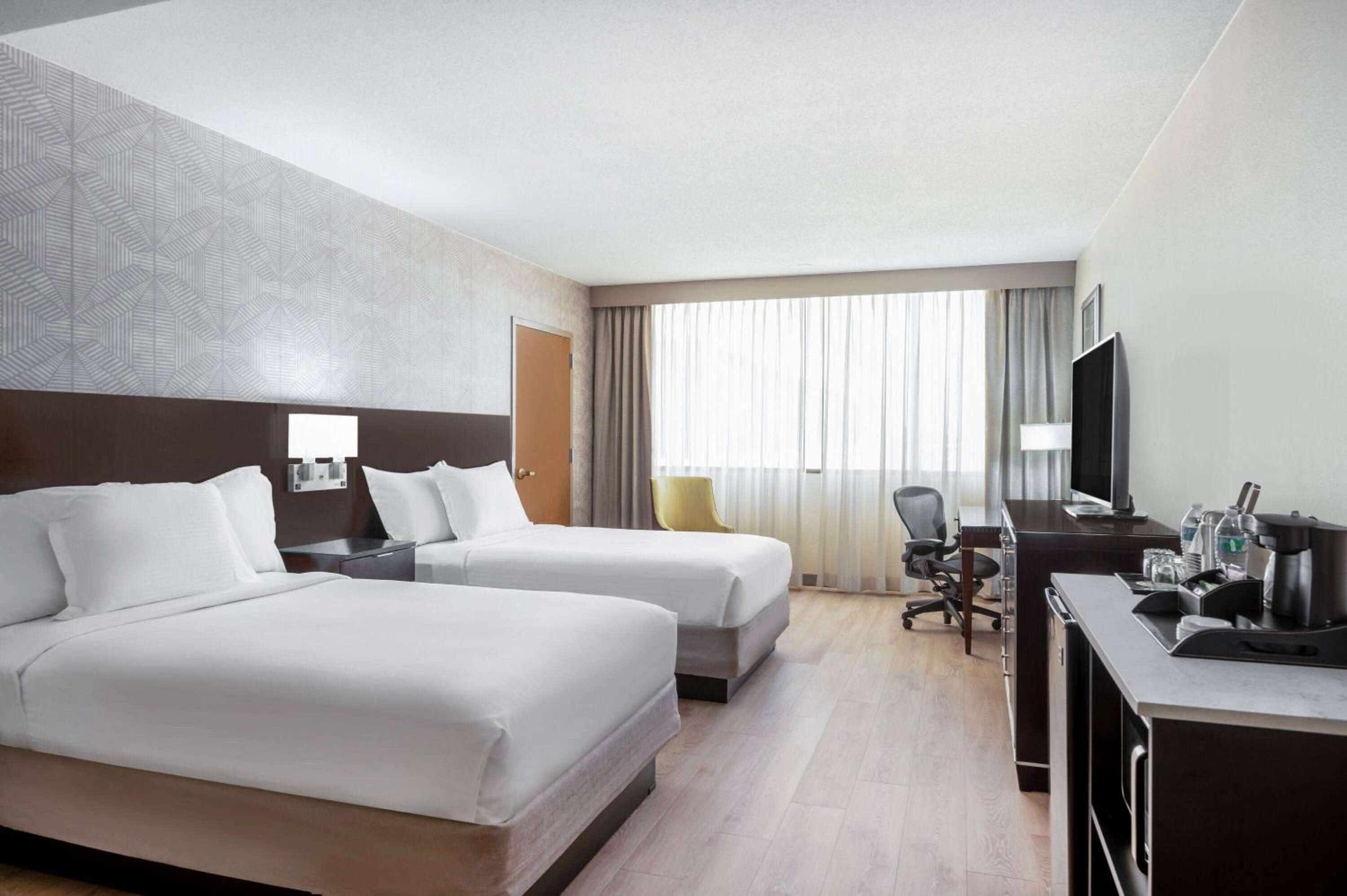 Room With Two Double Beds And Mobility Access/Roll-In Shower - Non-Smoking