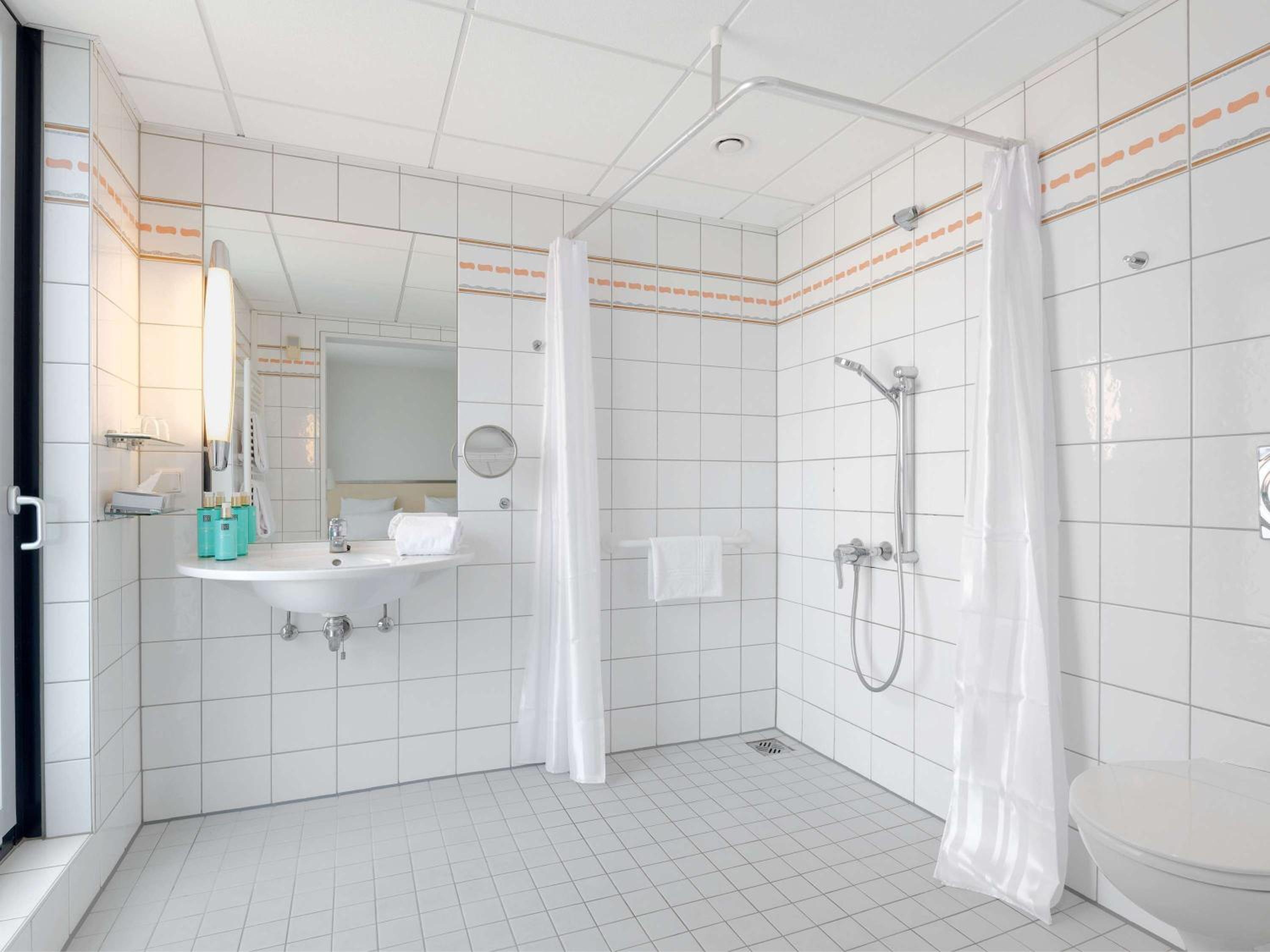 Standard Queen Room - Accessible