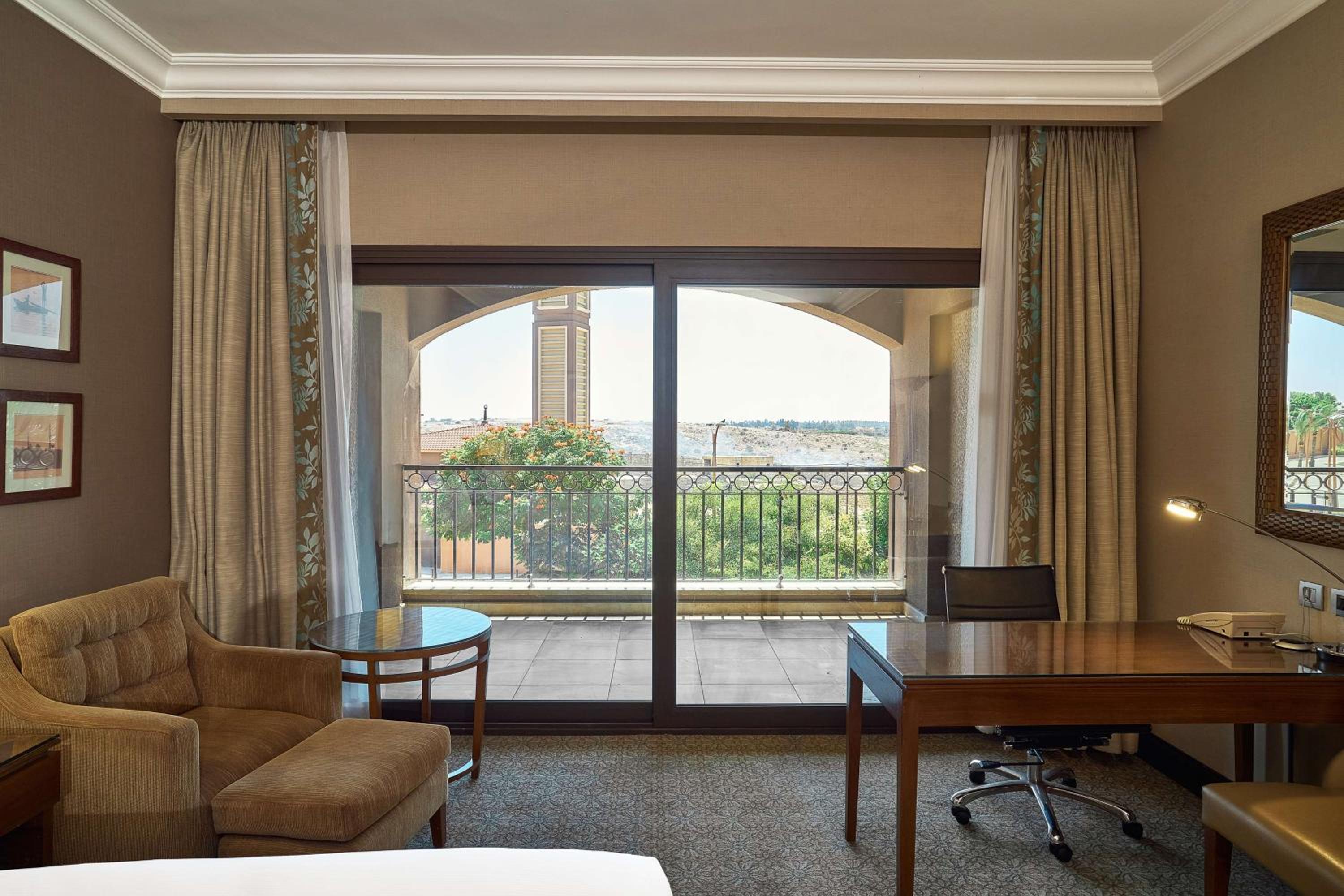 Executive King Room with Pool View - Executive Lounge Access