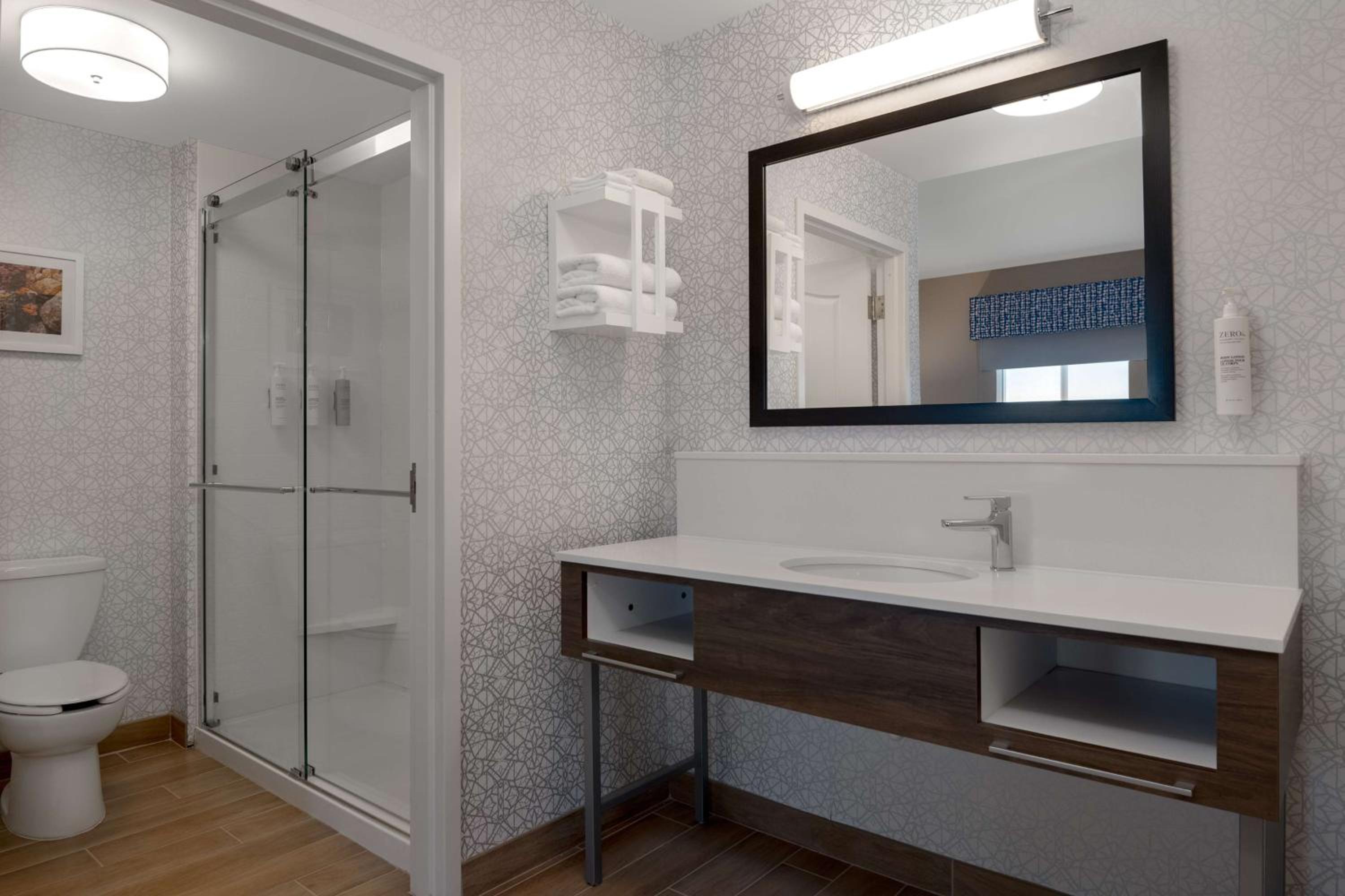 Premium King Studio with Wet Bar - Non-Smoking photo 1