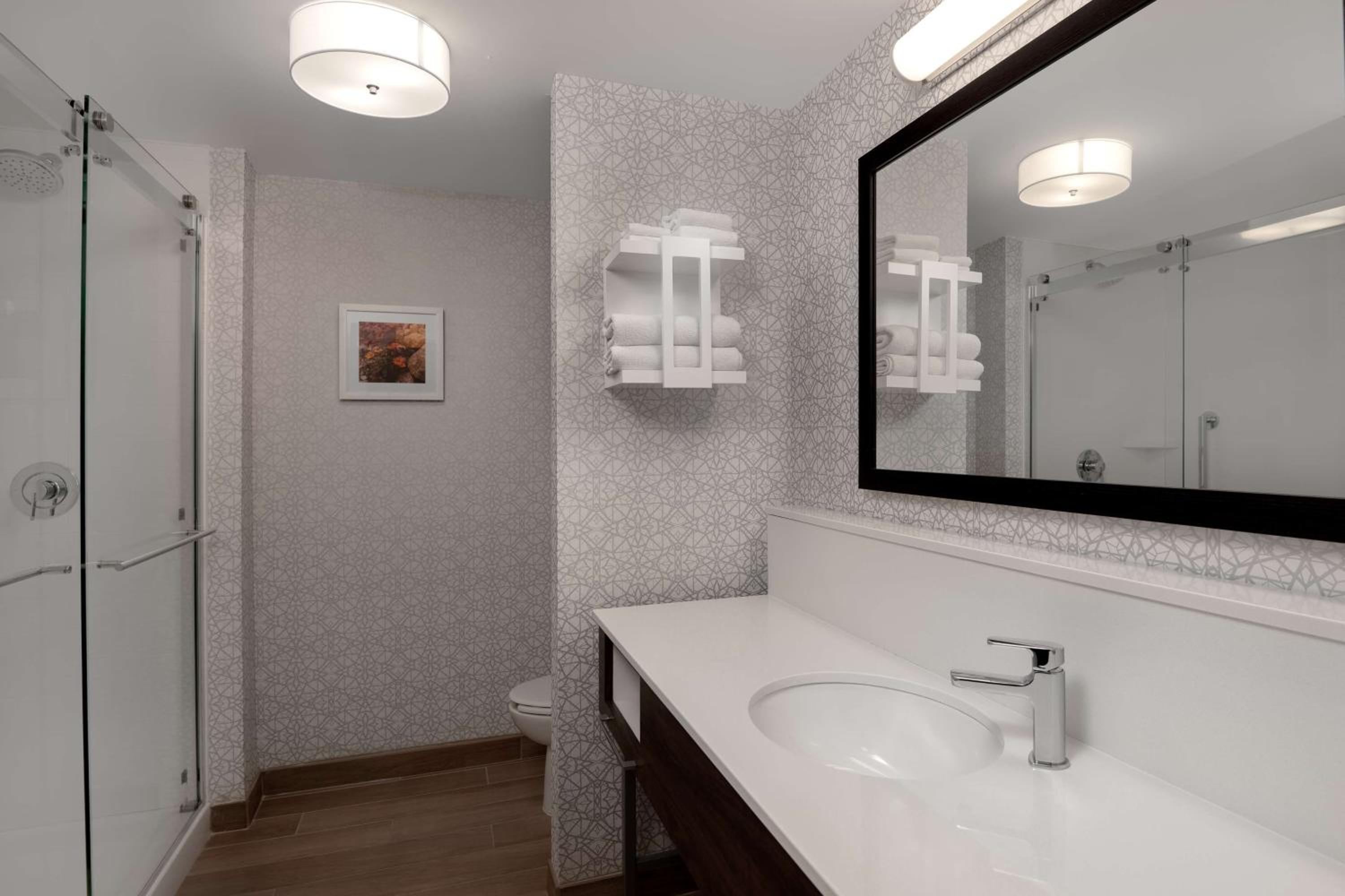 King room with Shower photo 3