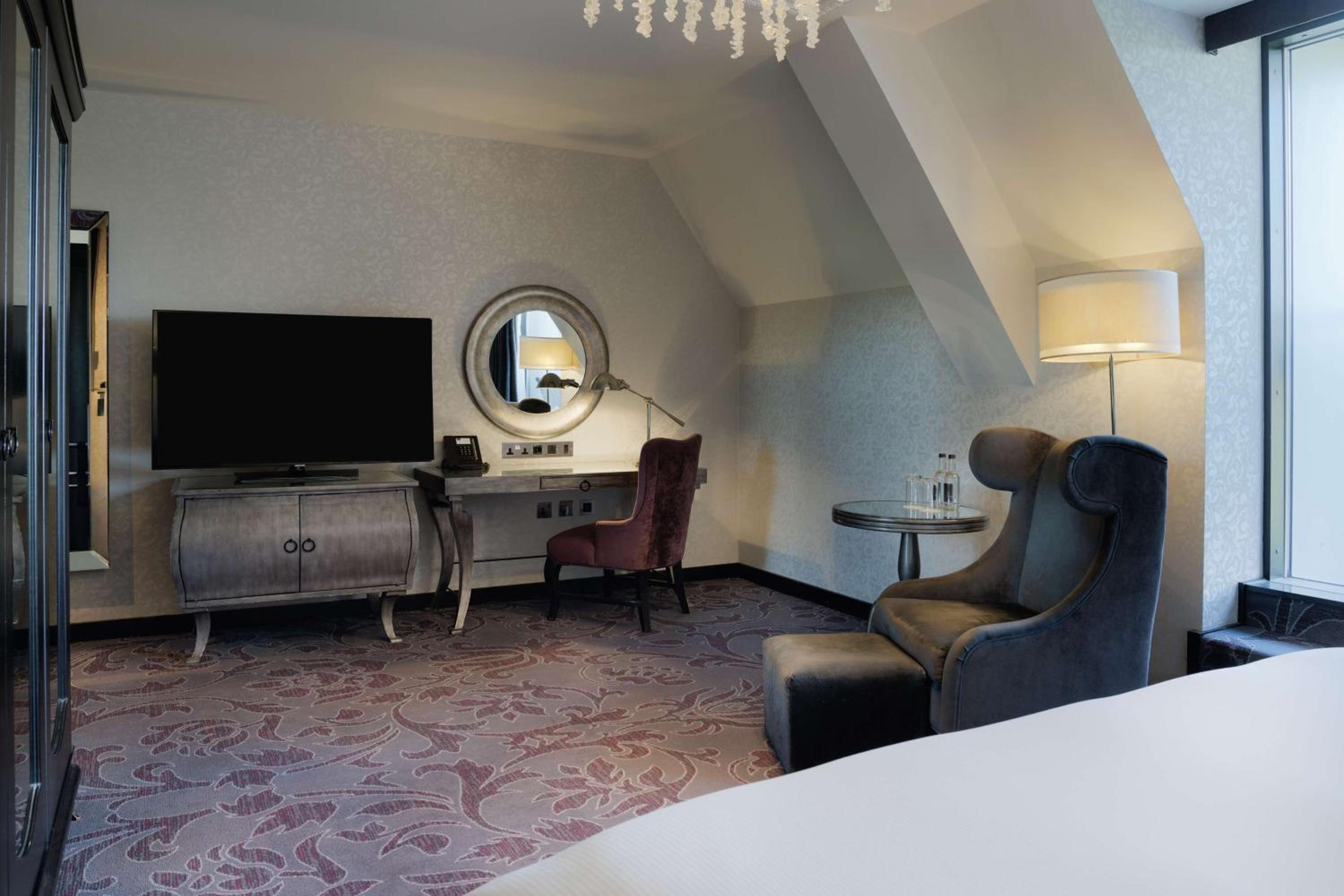 Deluxe King Room - Photo 4