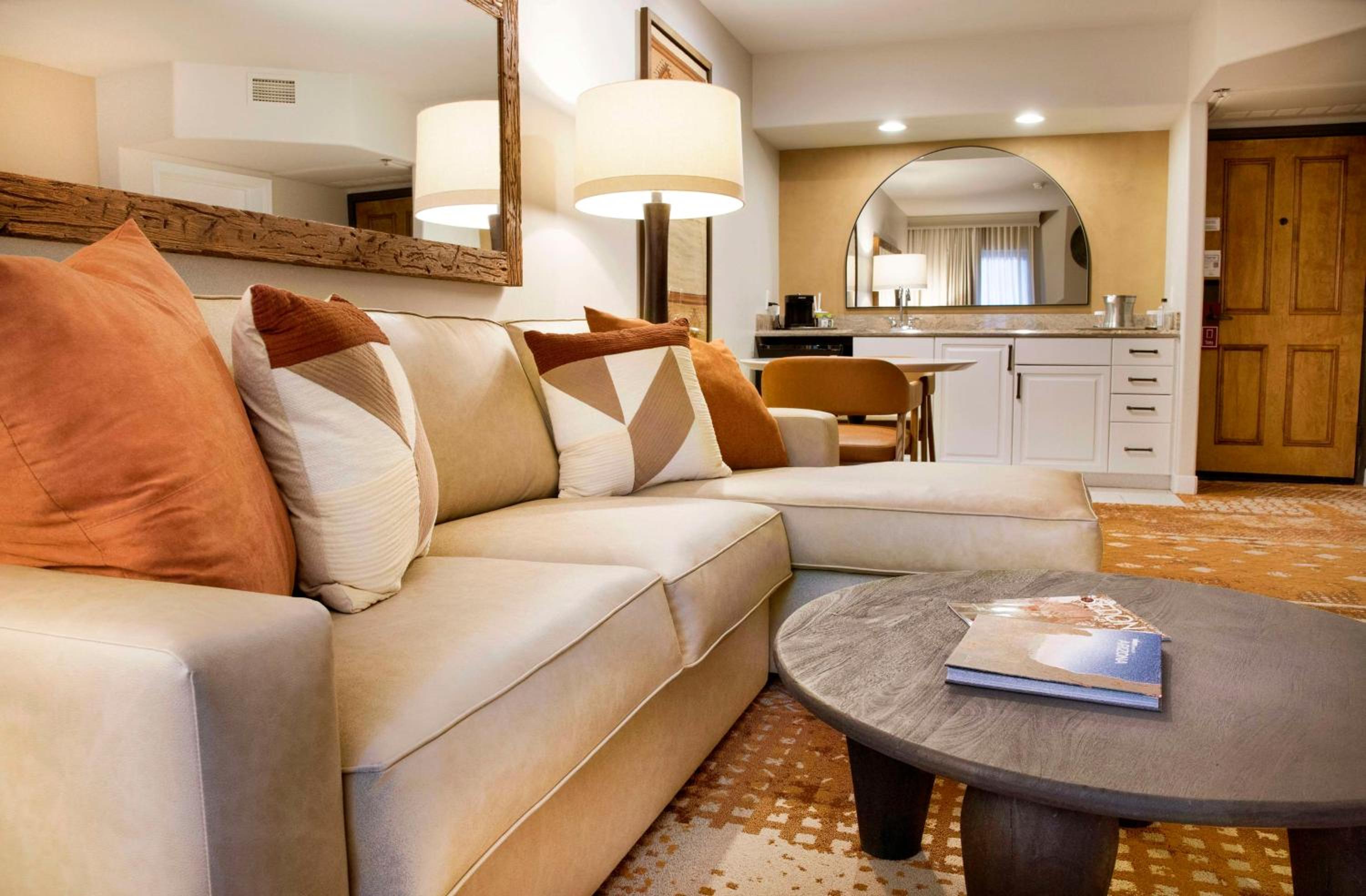 King Suite with Balcony - Photo 3
