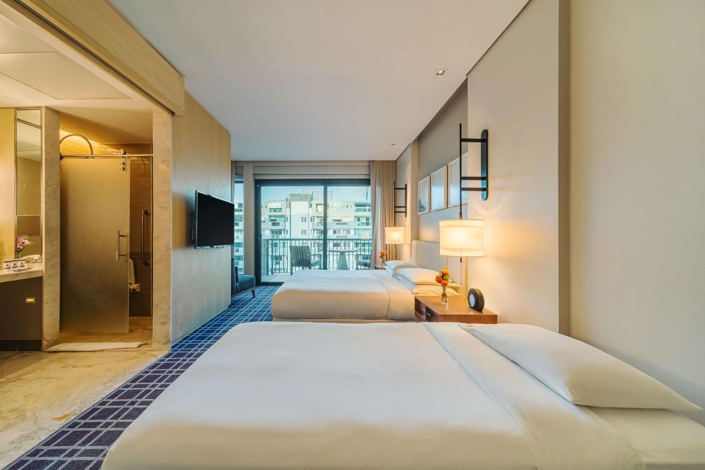 King Room with Accessible Shower - Disability Access