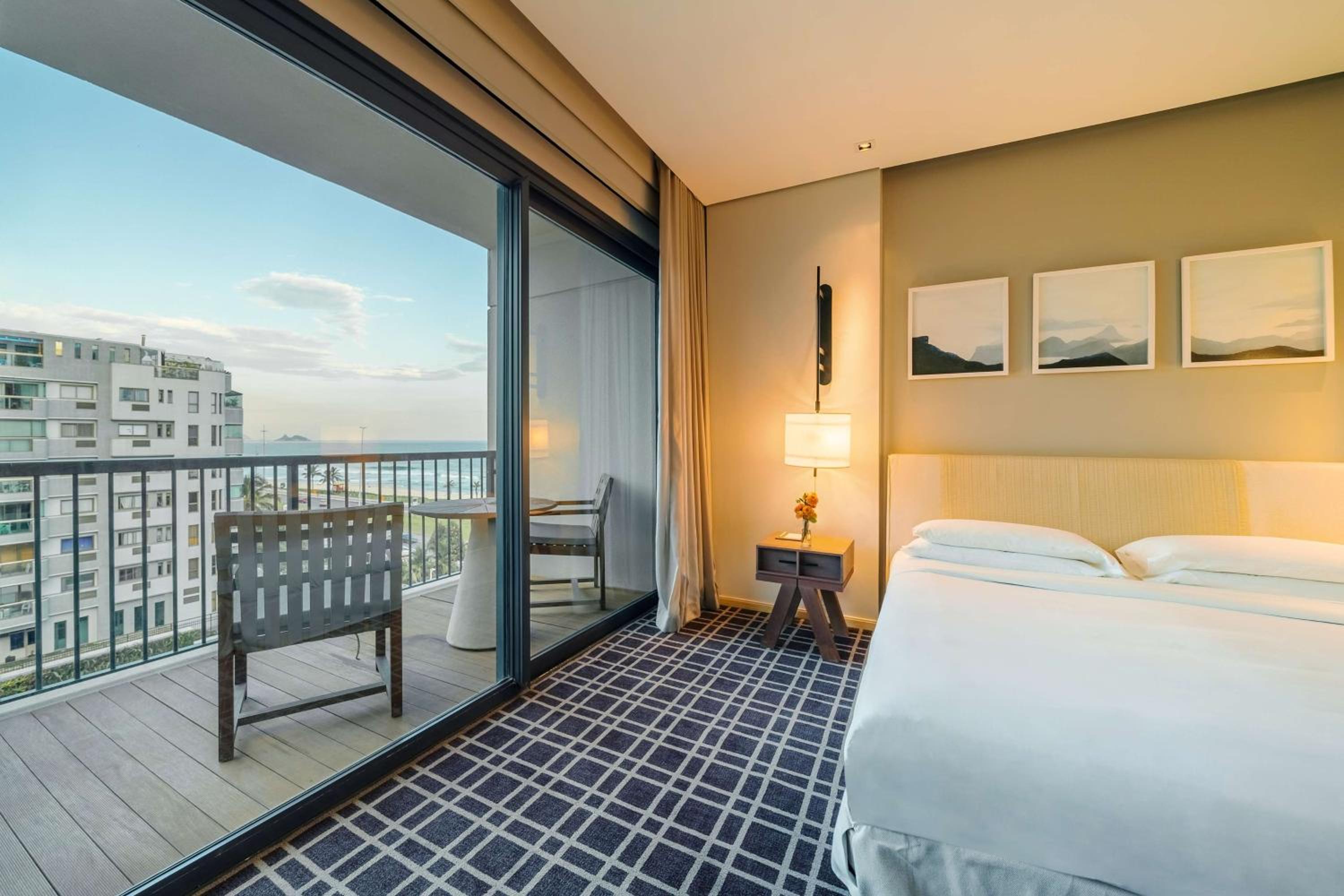 King Room with Ocean View - Club Access thumbnail 6