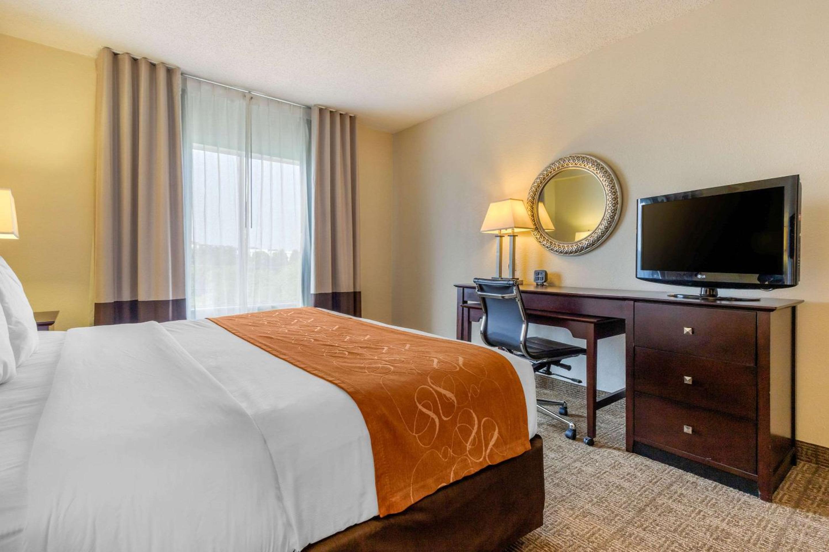 King Suite - Disability Access/Non-Smoking - Photo 2