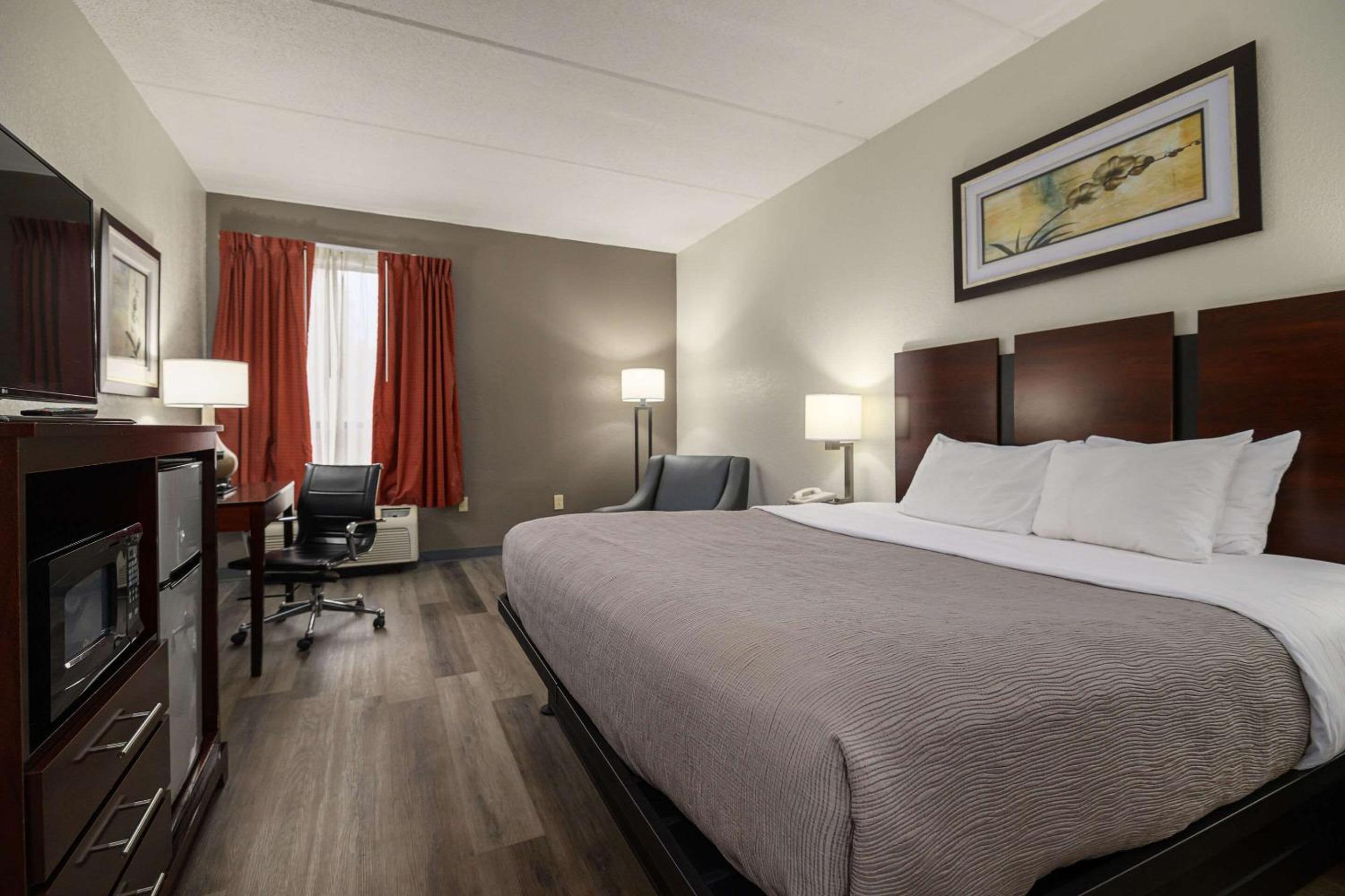King Room - Non-Smoking - Photo 13