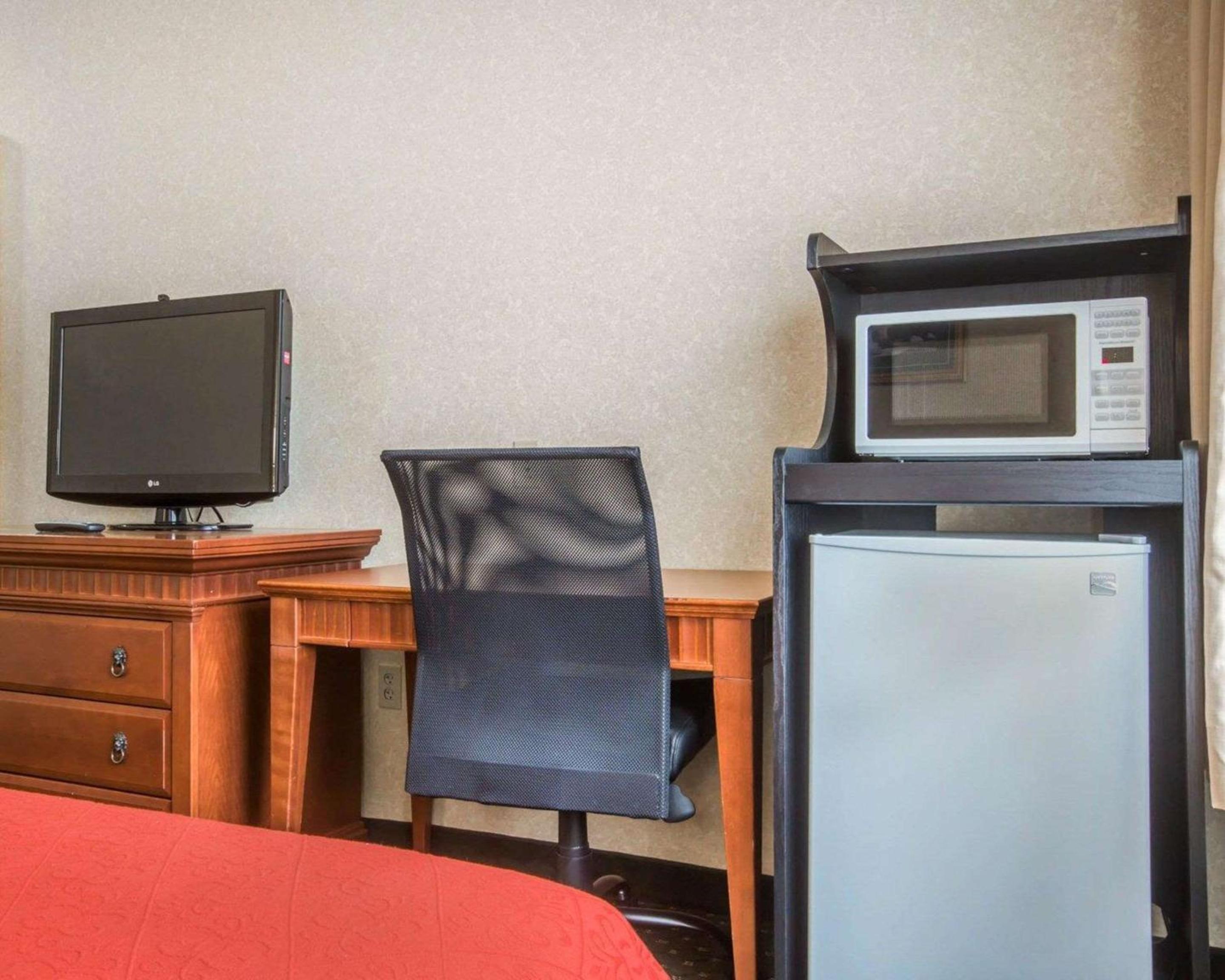 King Room - Accessible/Non-Smoking photo 3