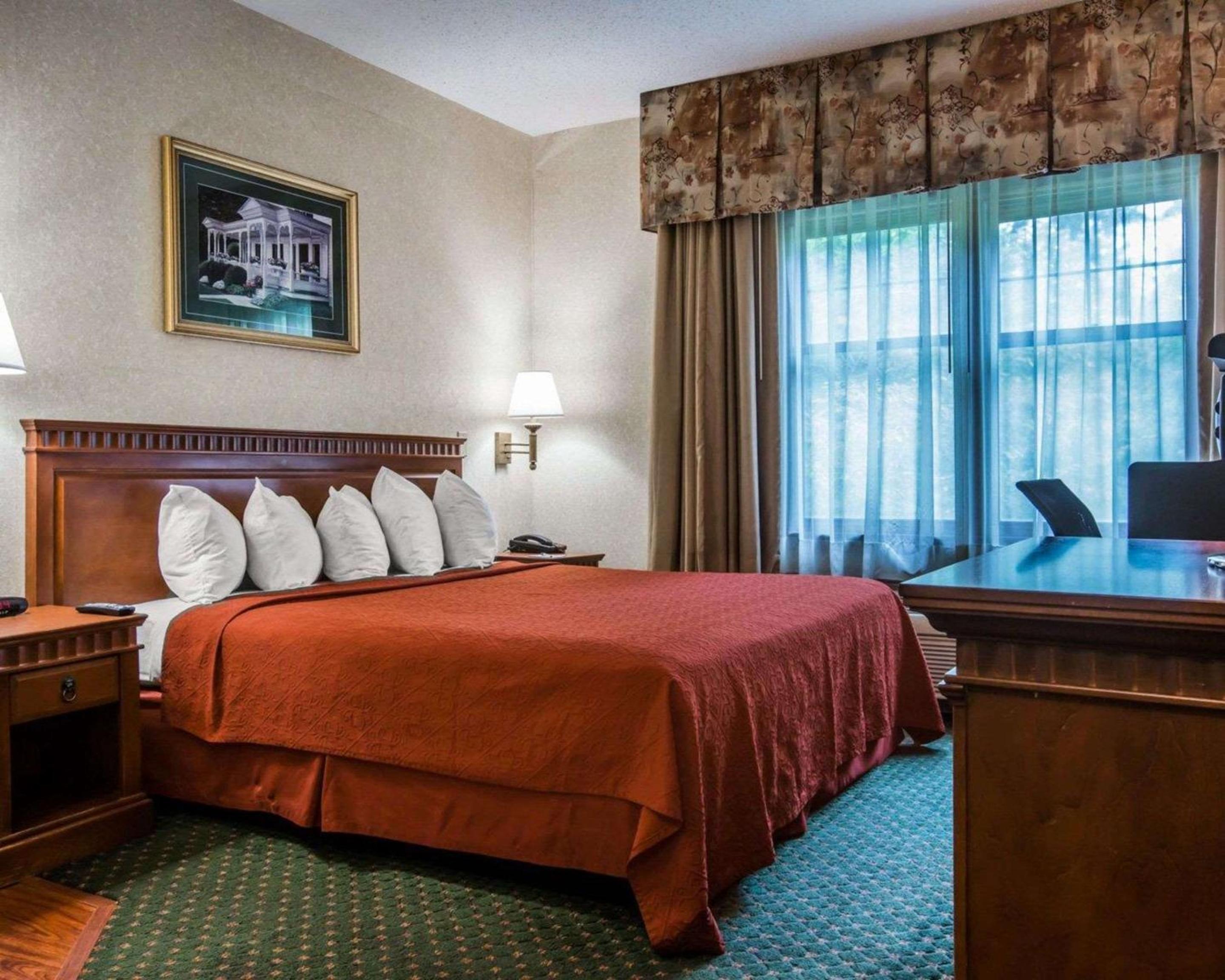 King Room - Non-Smoking photo 2
