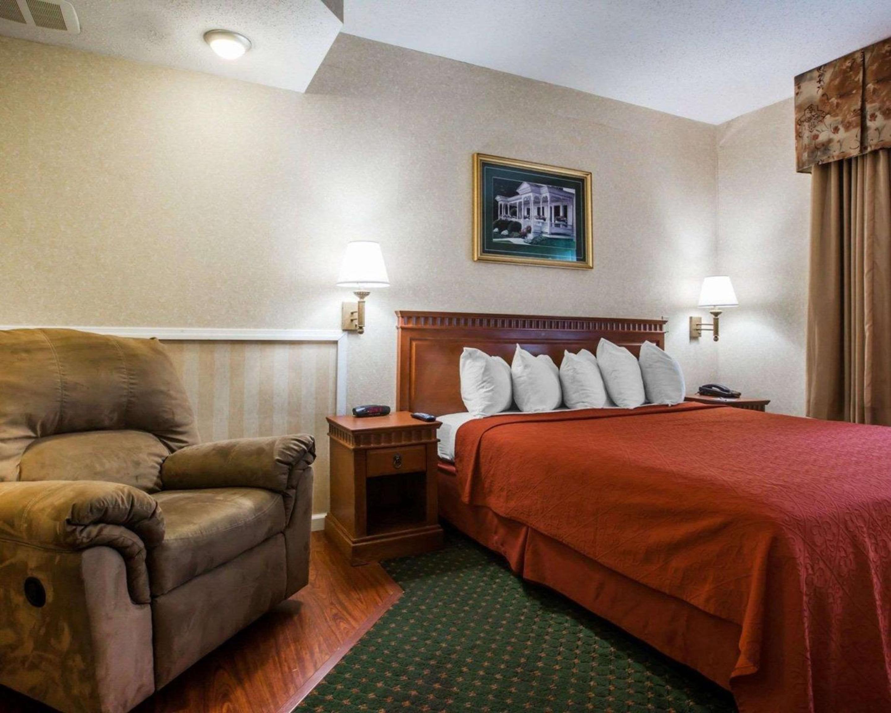 King Room - Non-Smoking photo 3