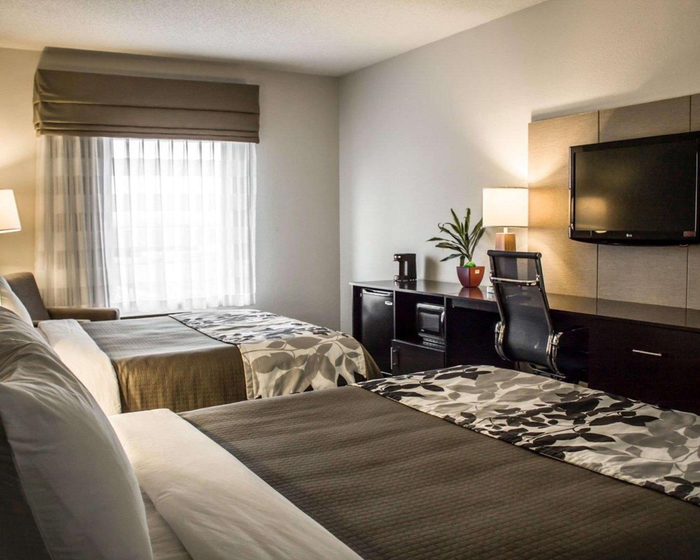 Queen Room with Two Queen Beds - Non-Smoking photo 1