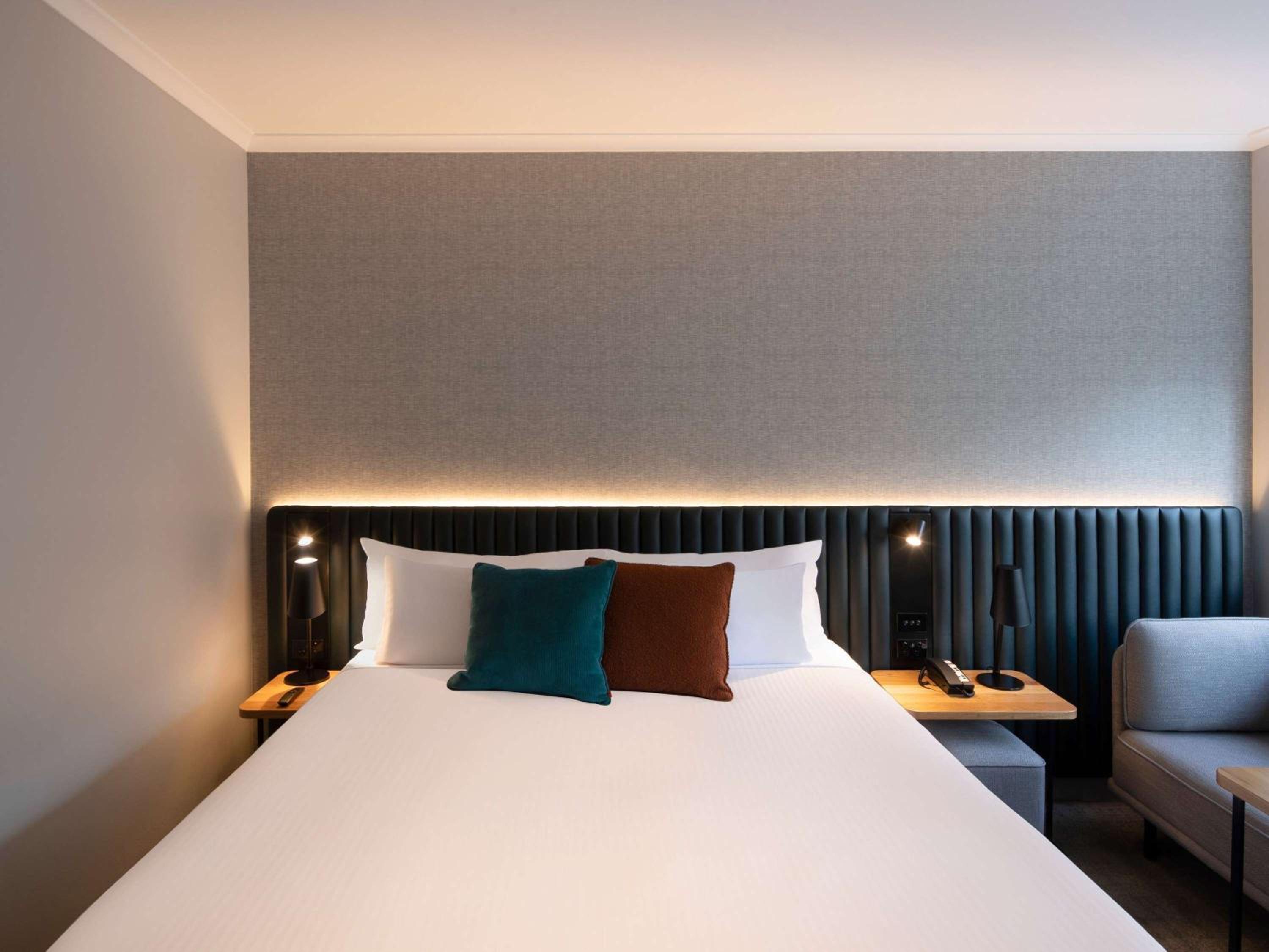 Executive Twin Room thumbnail 6