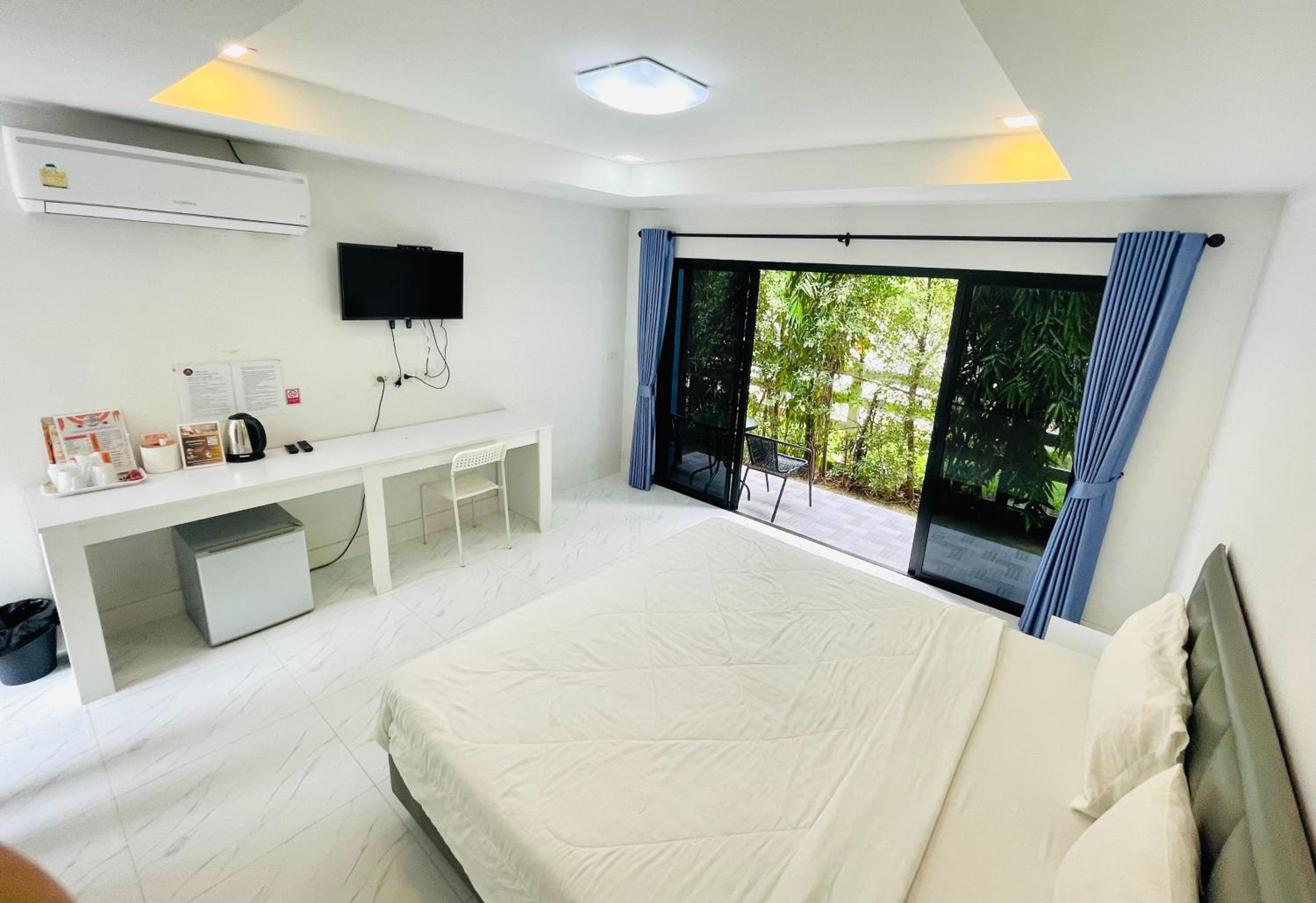 Superior King Room - Photo 6