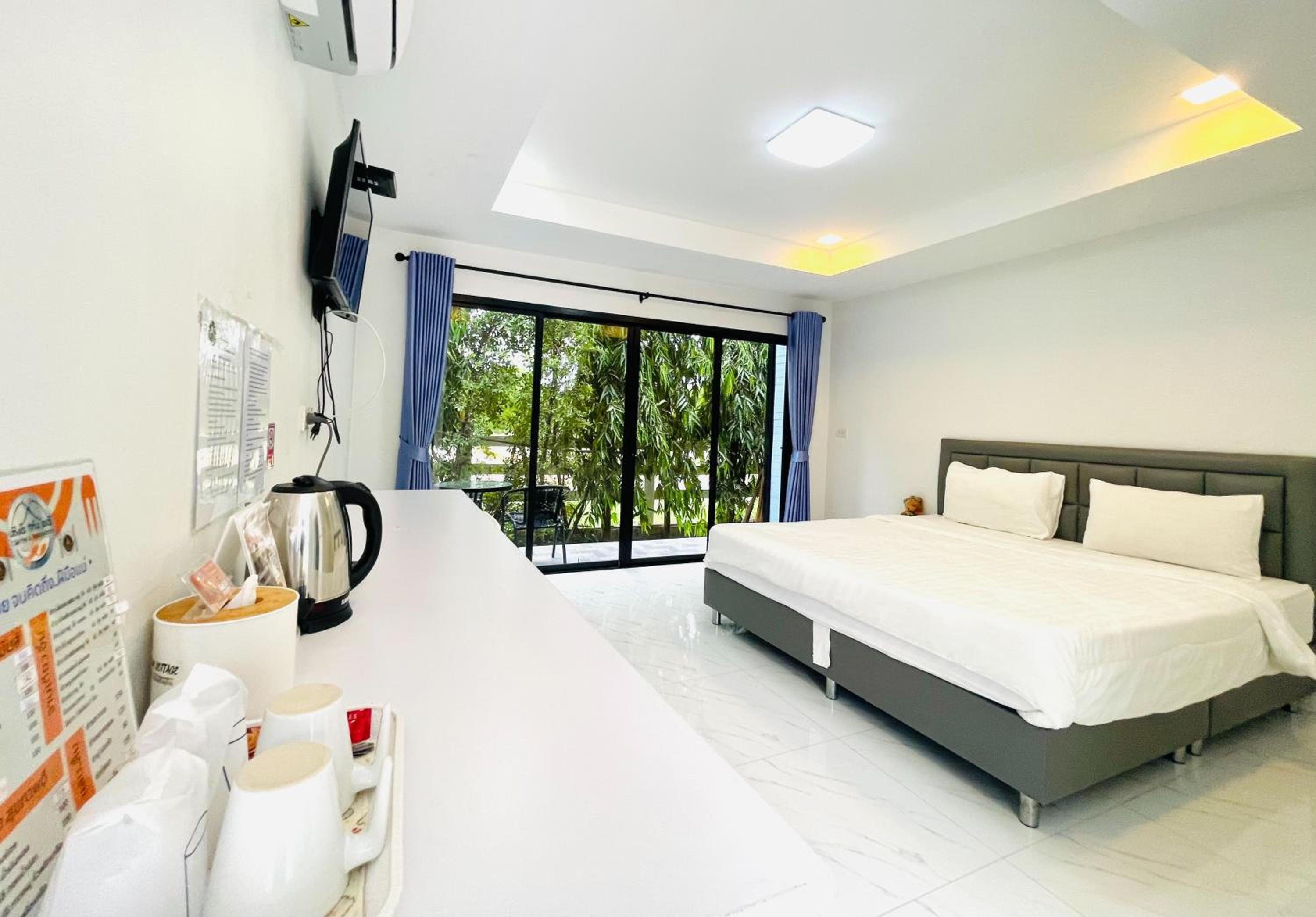 Superior King Room - Photo 5