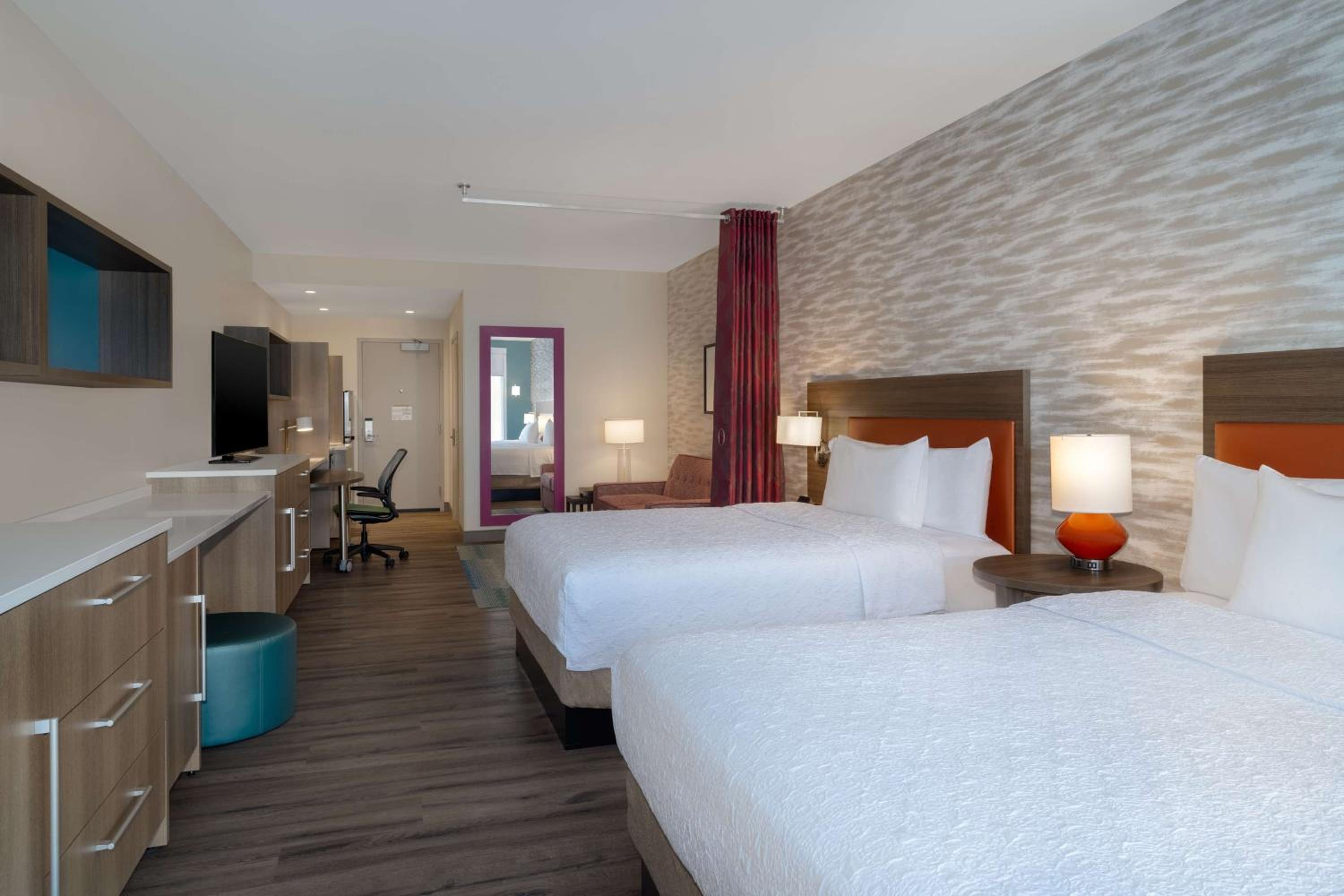 Studio Suite with Two Queen Beds - Photo 13