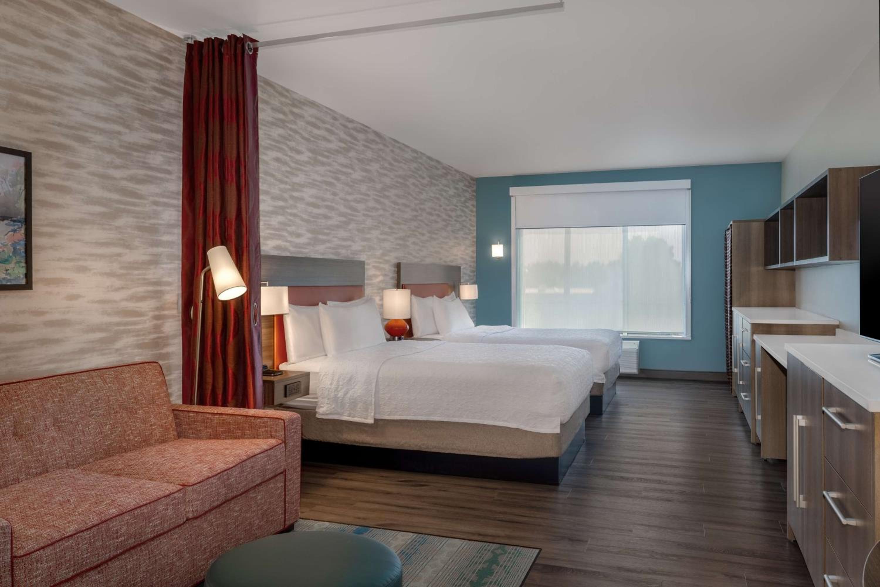 Studio Suite with Two Queen Beds - Photo 14