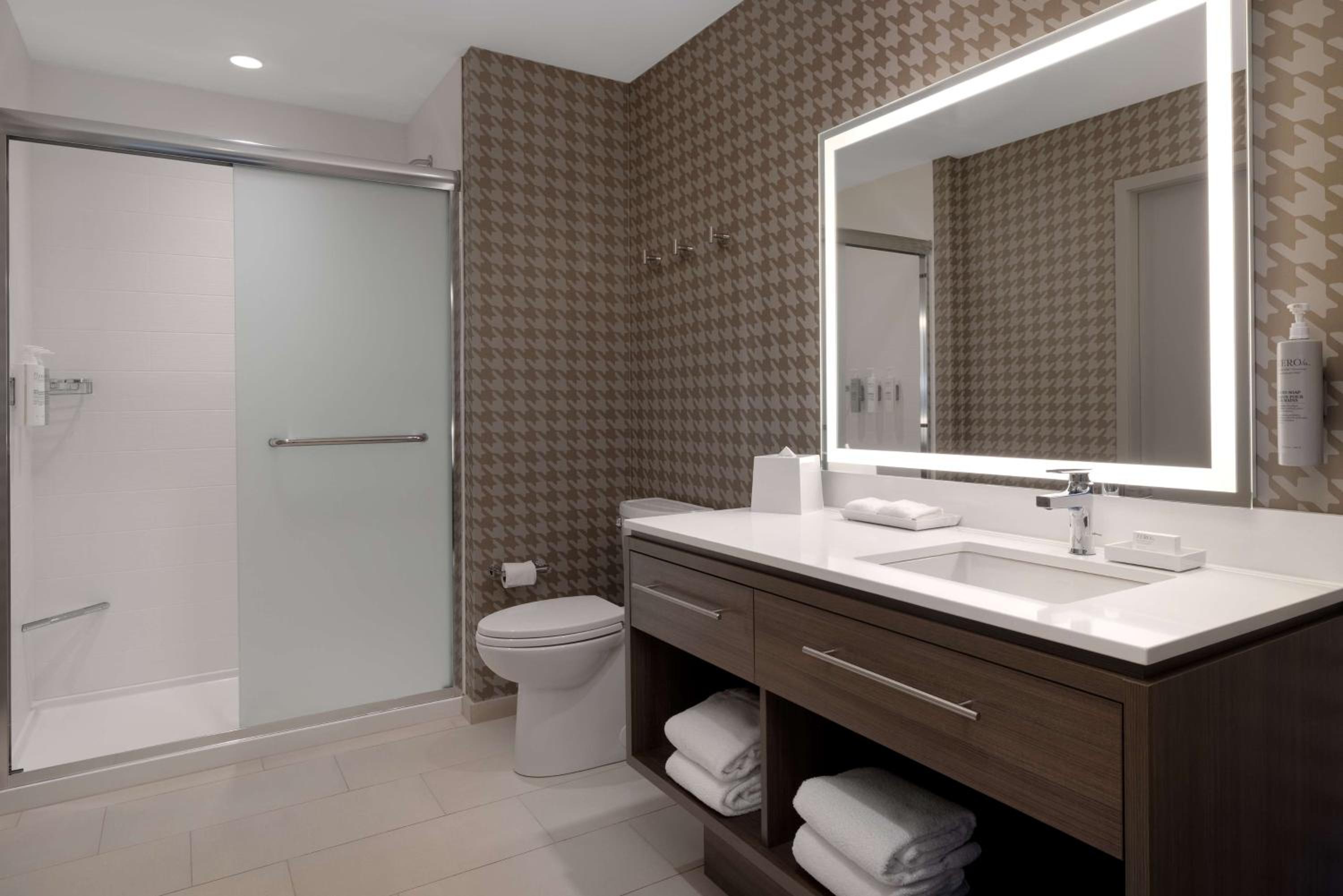King Studio Suite - Photo 10