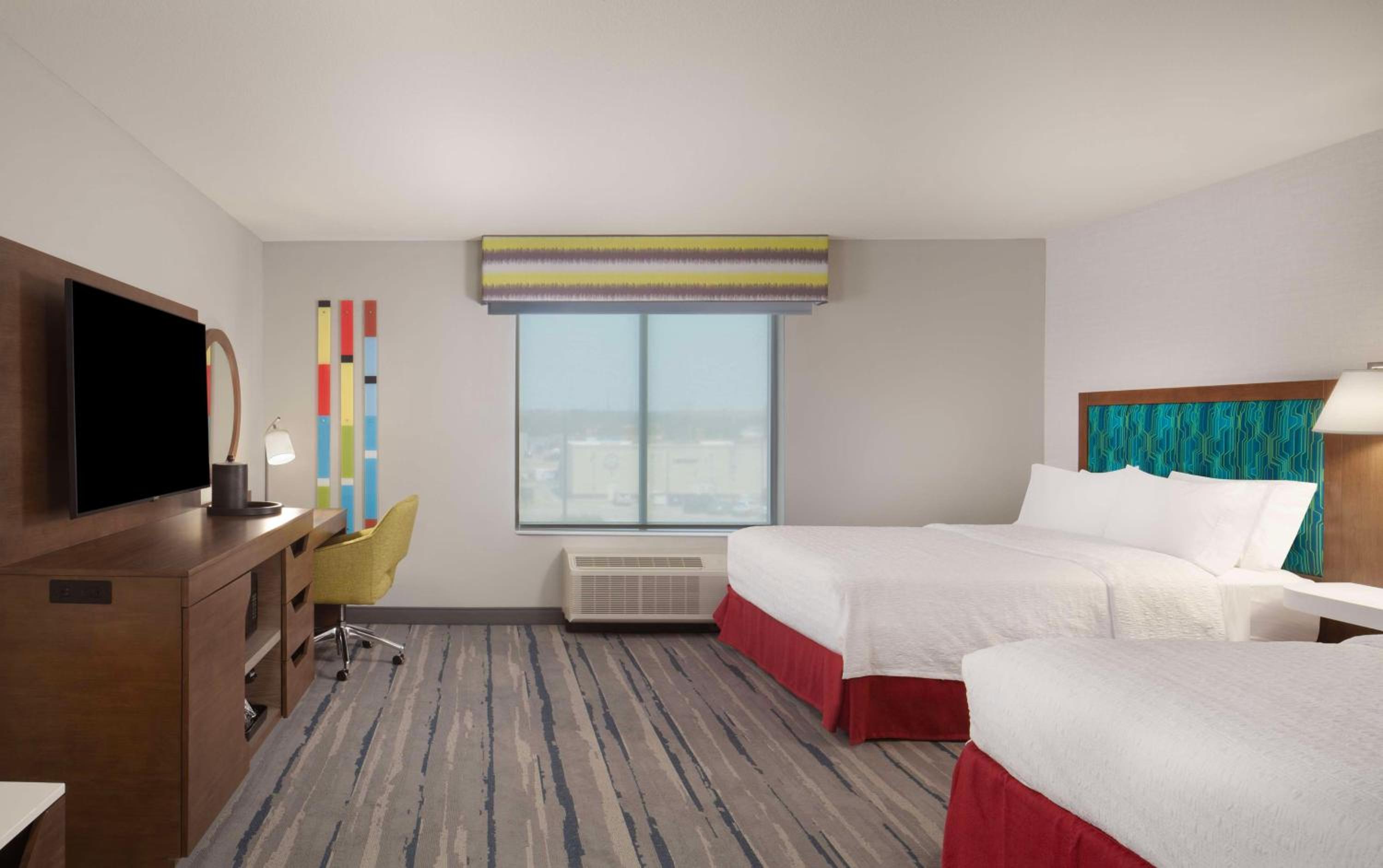 Queen Room with Two Queen Beds - Hearing Access photo 3