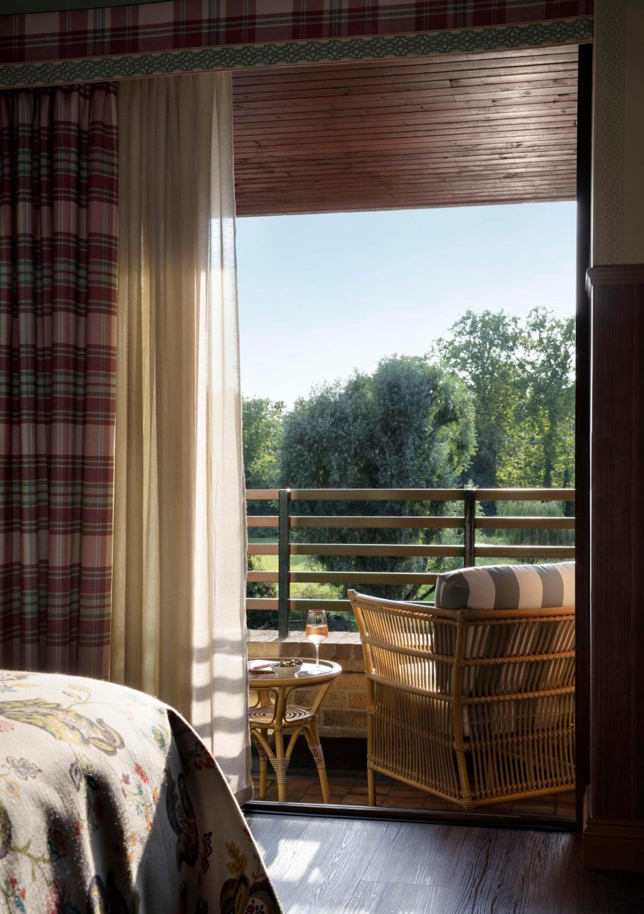 Graduate King Room with Balcony and River View - Photo 3