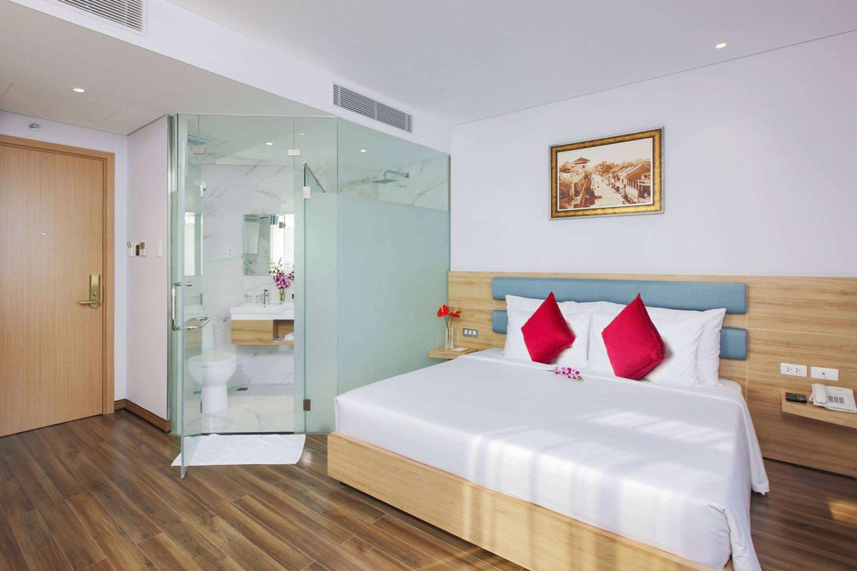 Deluxe Double Room (No Window) photo 3
