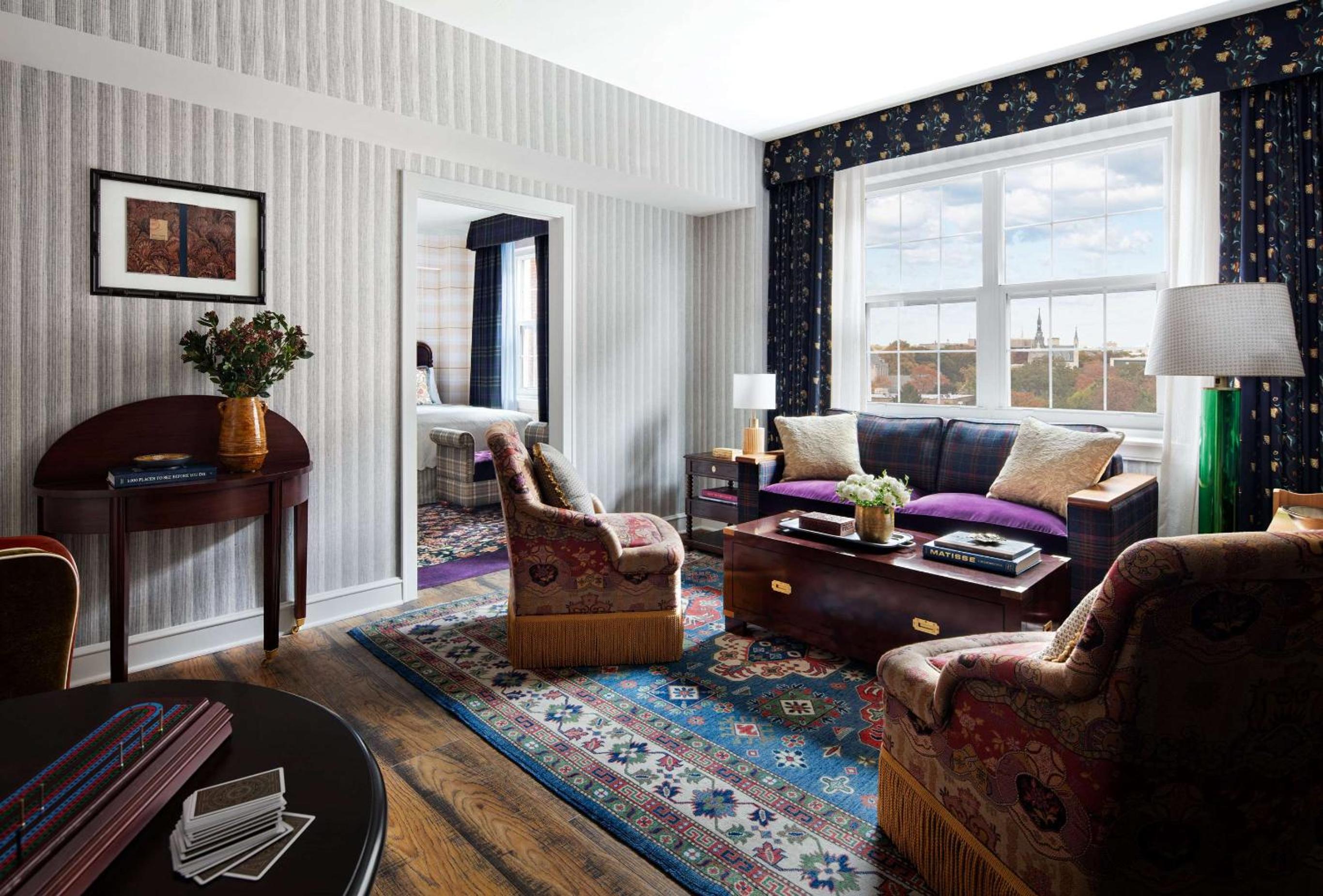 Graduate Queen Suite  - Photo 3