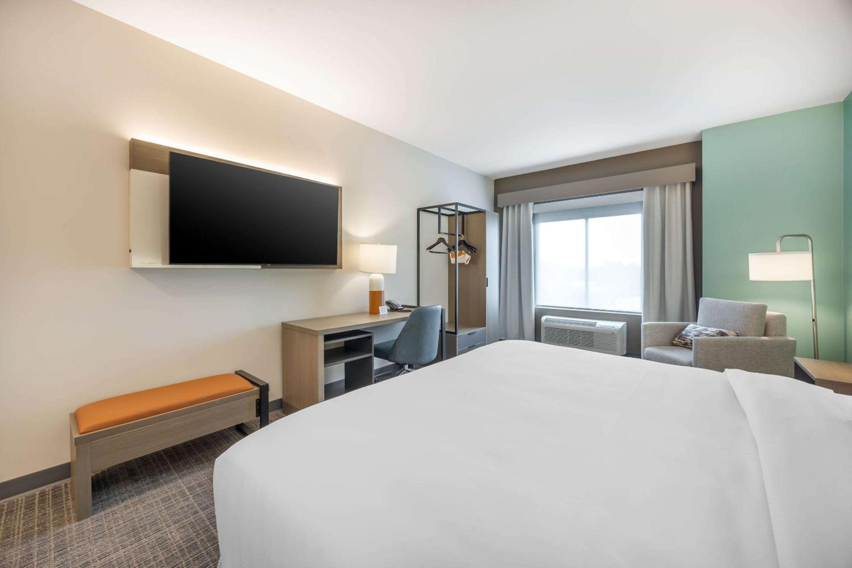 King Room - Non Smoking - Photo 5