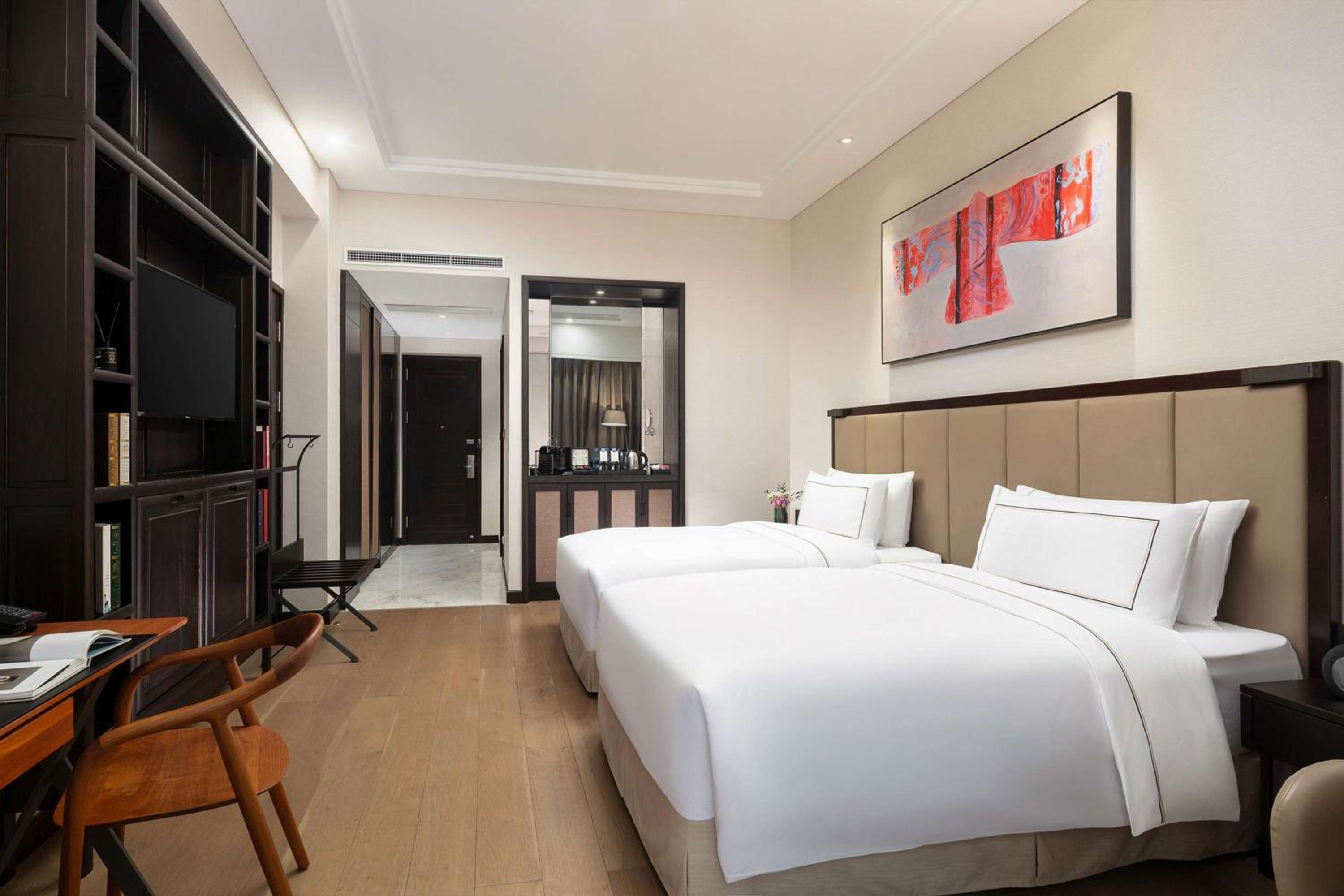 Deluxe Twin Room with Balcony