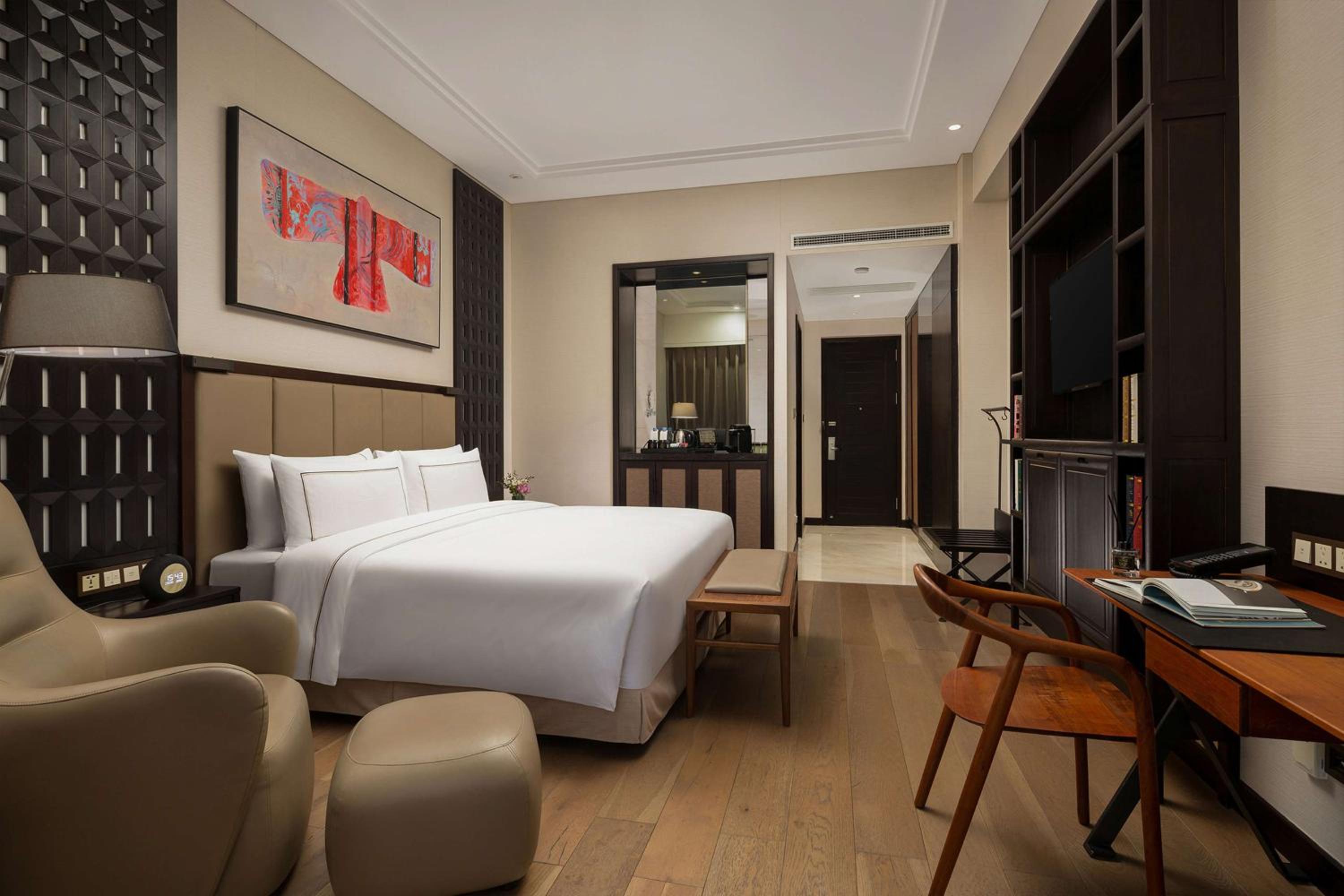 Deluxe King Room with Balcony
