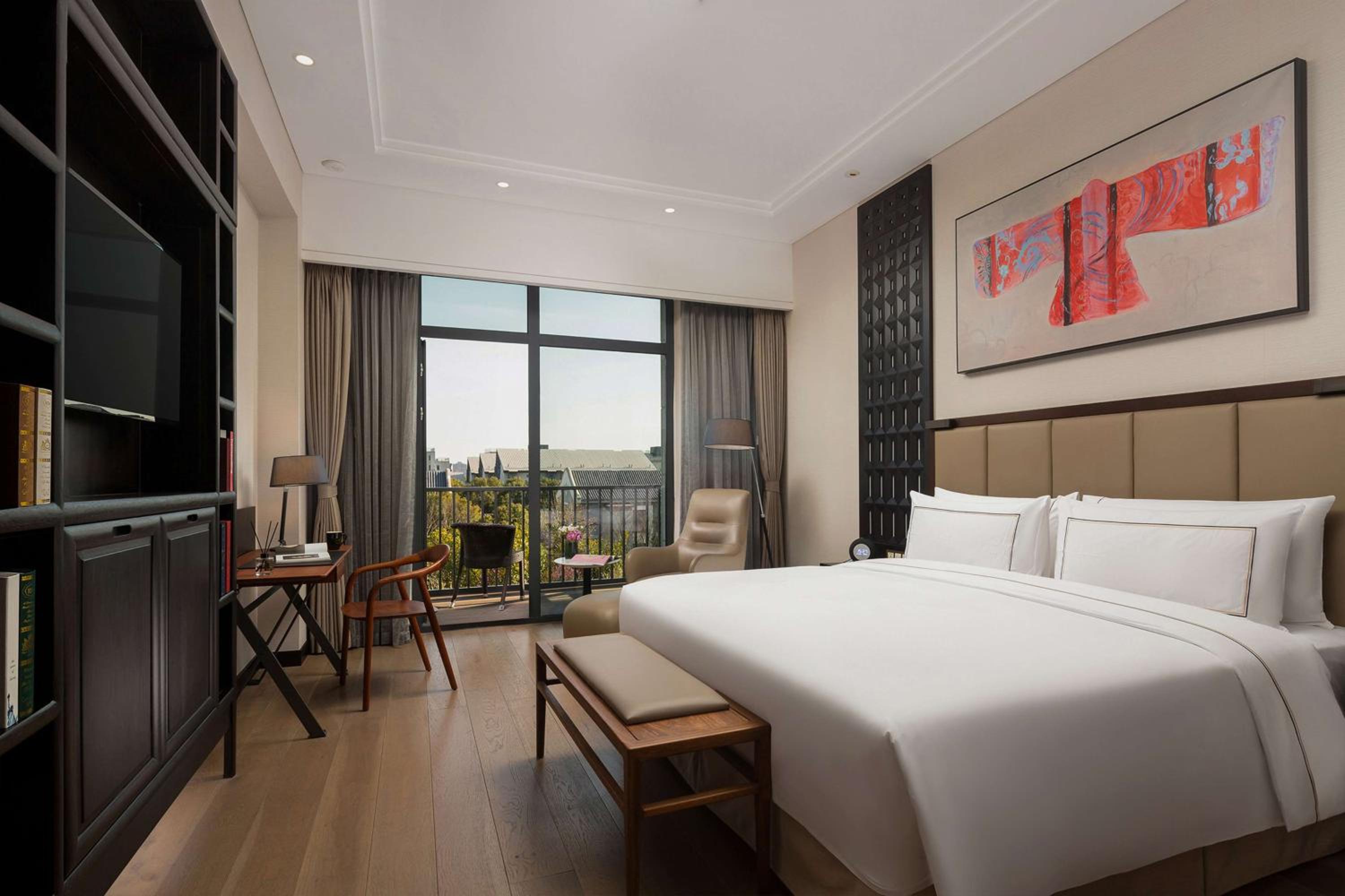 Deluxe King Room with Balcony