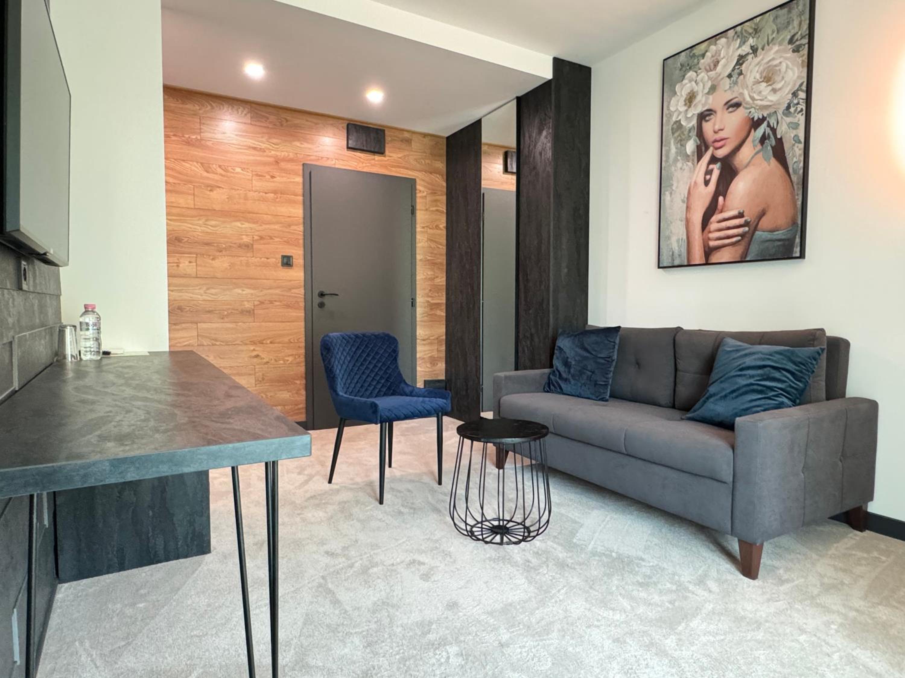 Junior Suite with Balcony - Photo 5