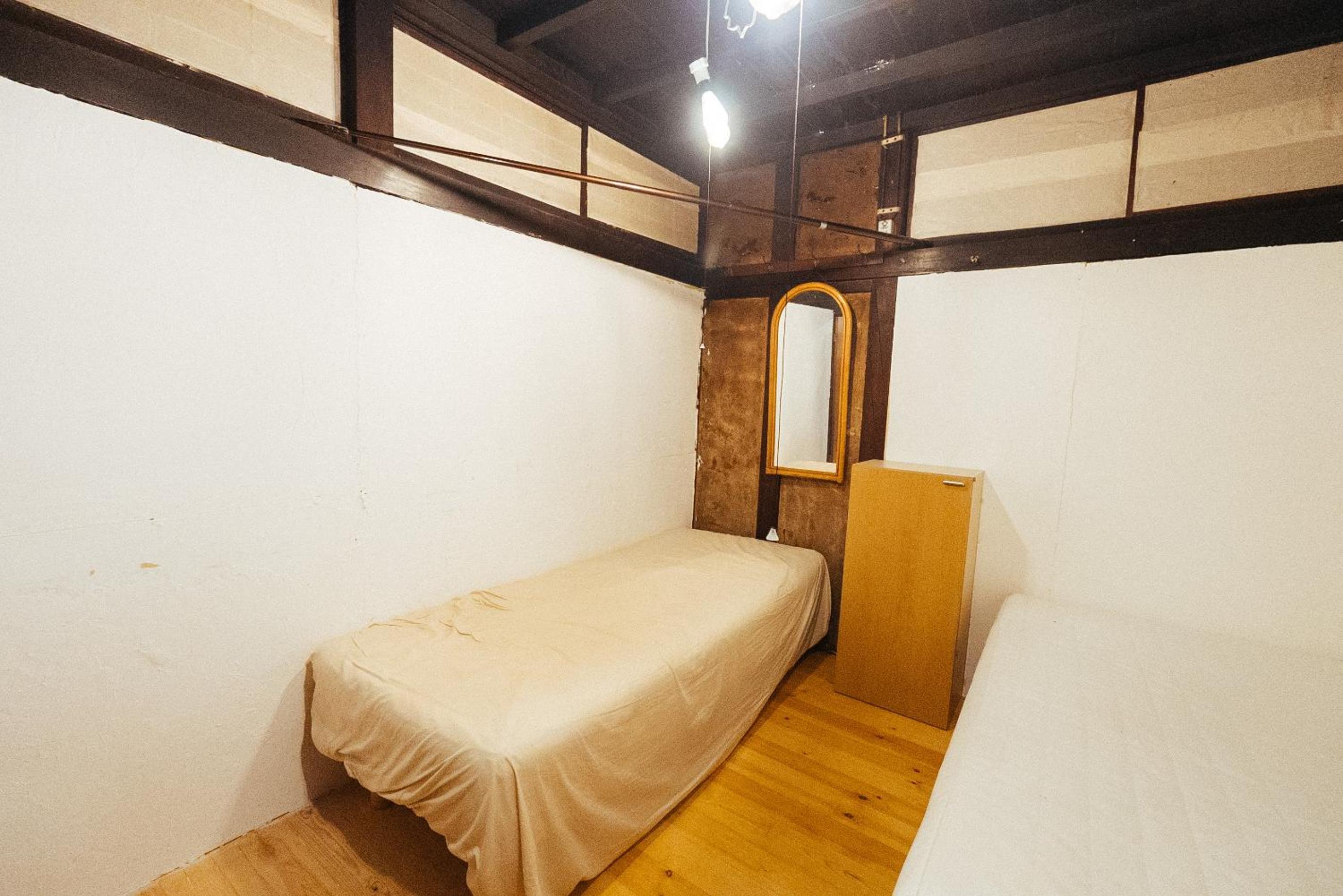 Economy Twin Room photo 2