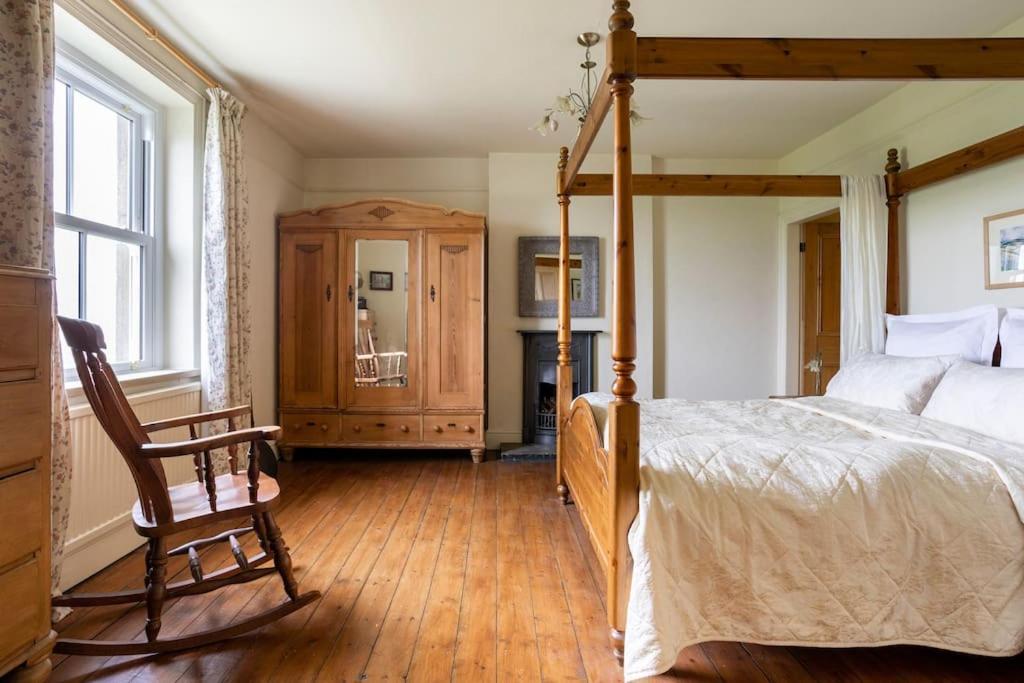 Three-Bedroom House photo 1