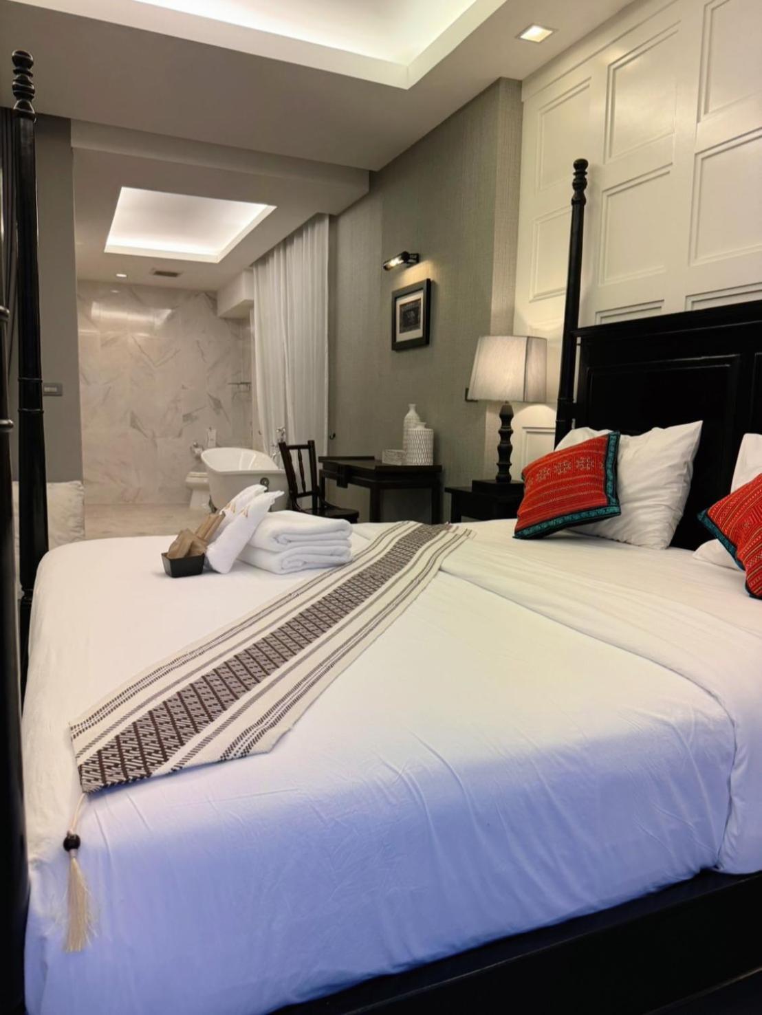 Junior Suite with Terrace - Photo 12