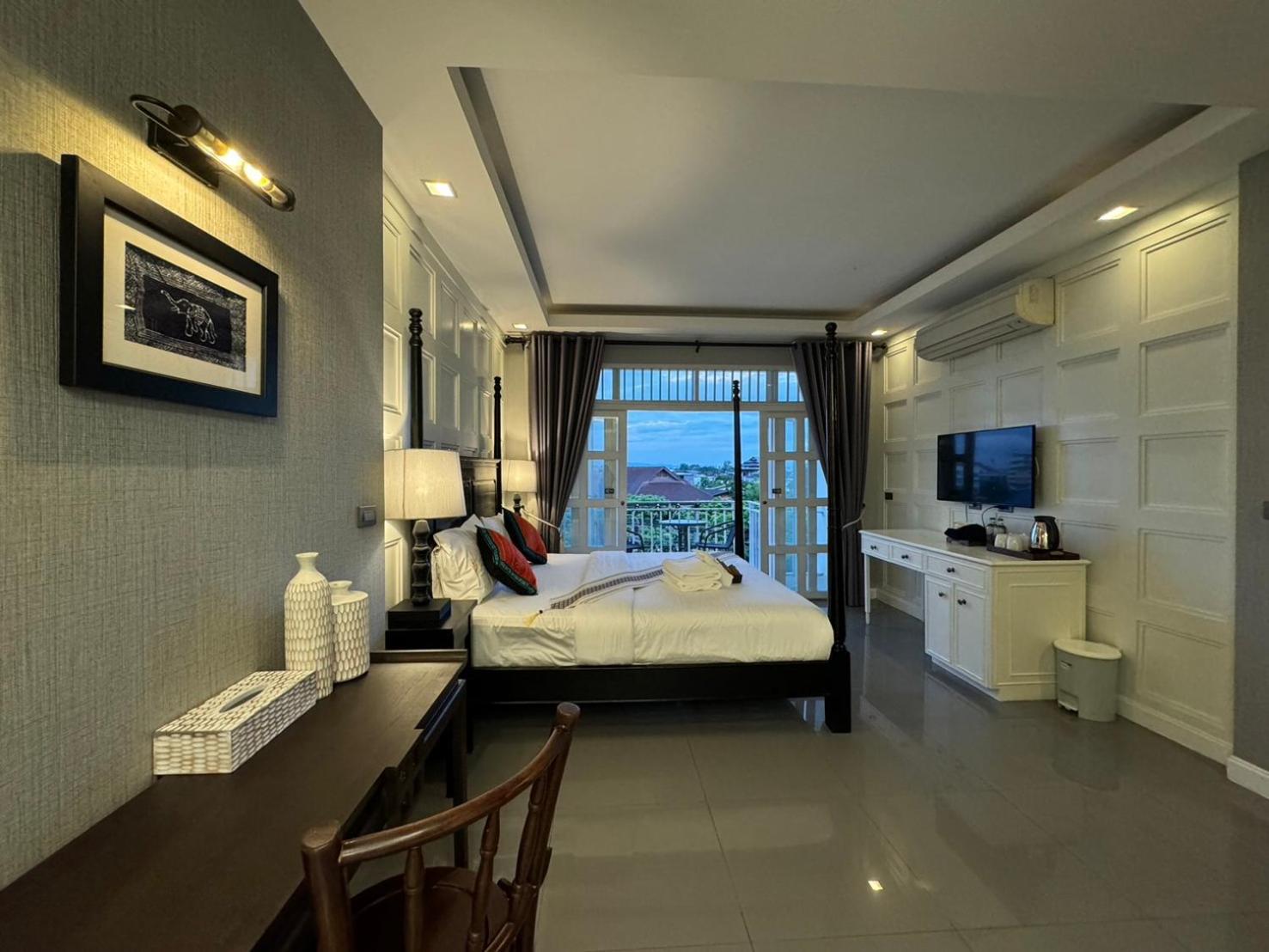 Junior Suite with Terrace - Photo 13