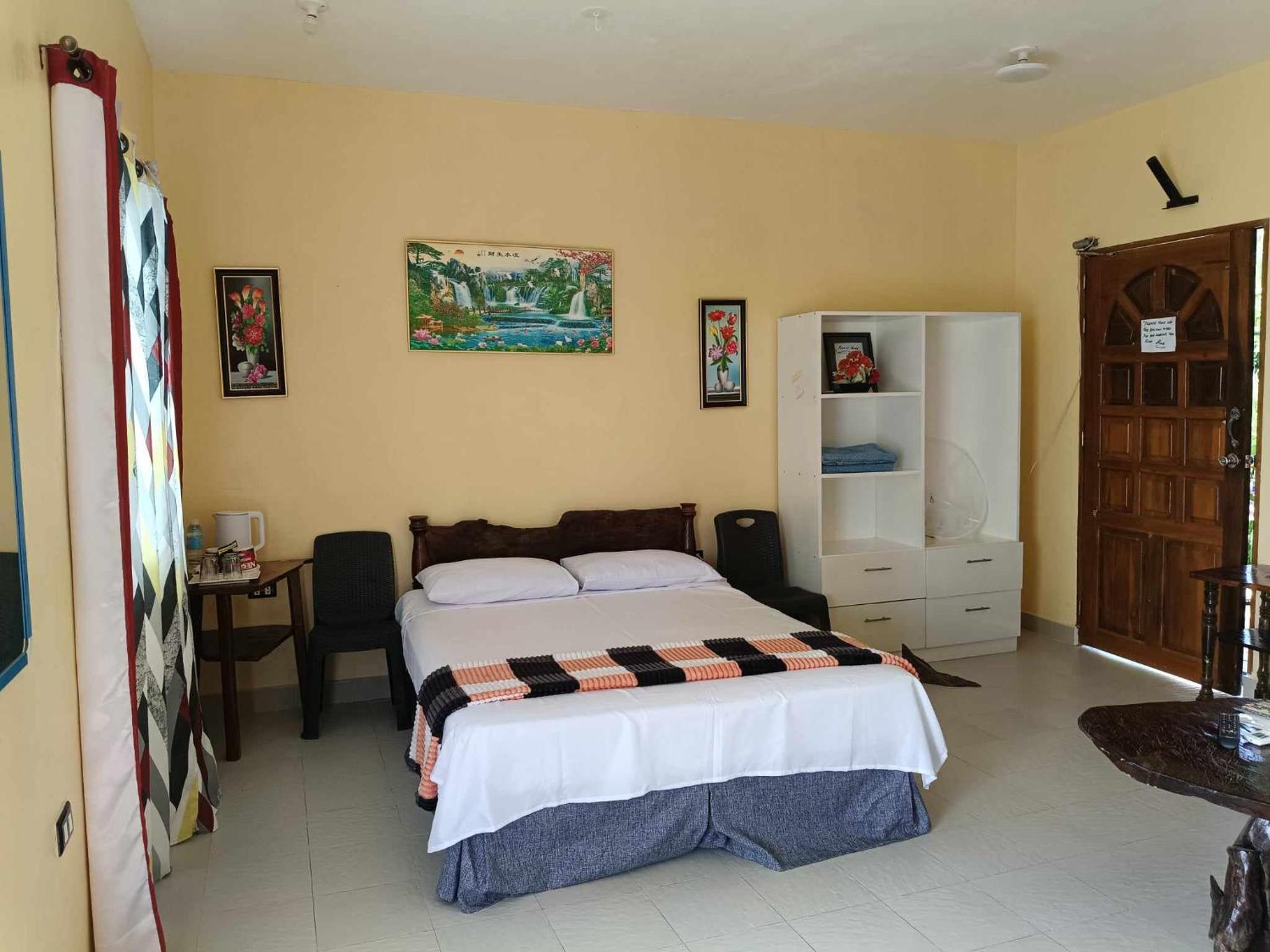 Deluxe Double Room with Side Sea View photo 1