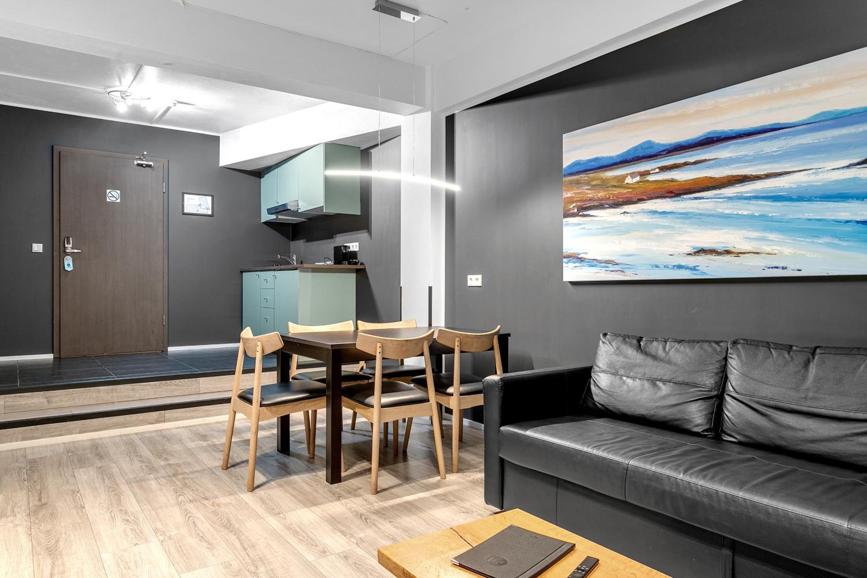 Large Family Studio - Photo 8