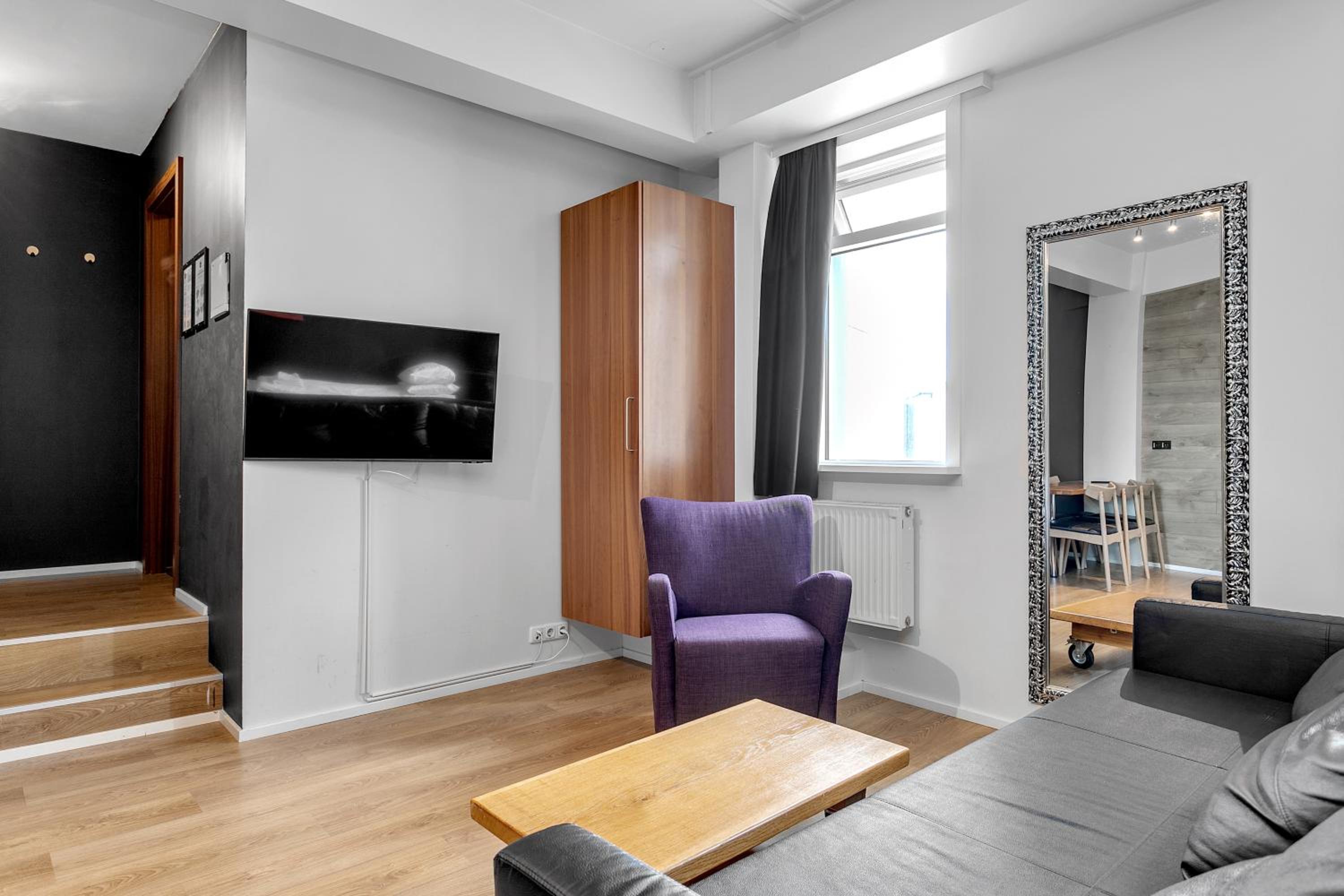 Large Family Studio - Photo 4