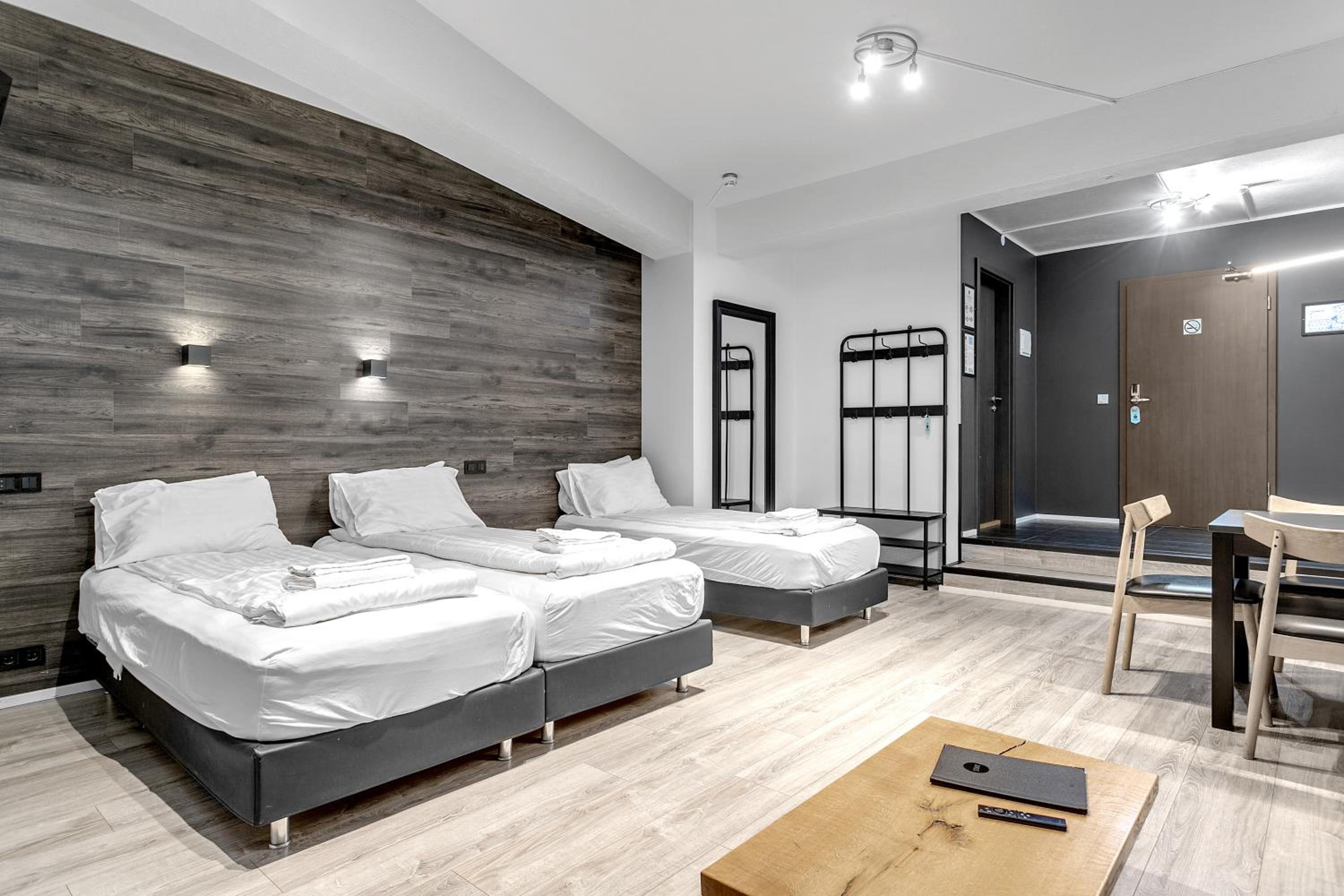 Large Family Studio - Photo 14