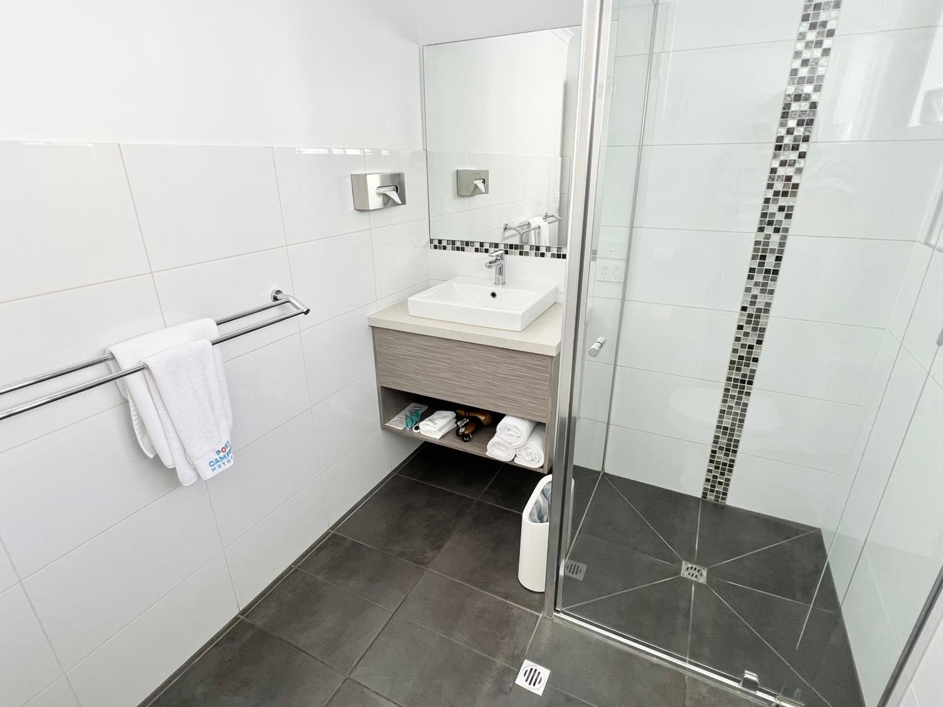 Double Room - Photo 9
