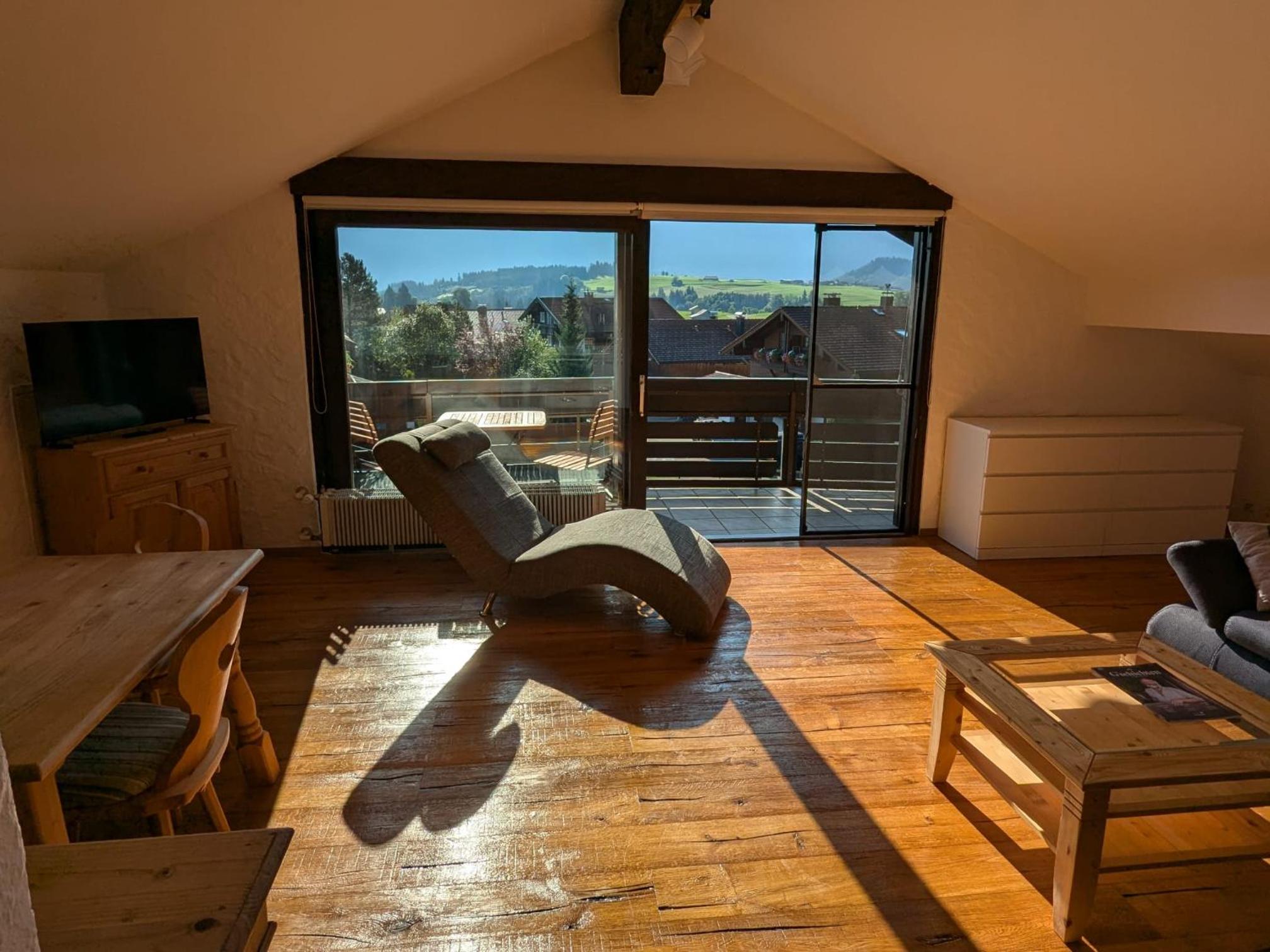 One-Bedroom Apartment with Balcony photo 3