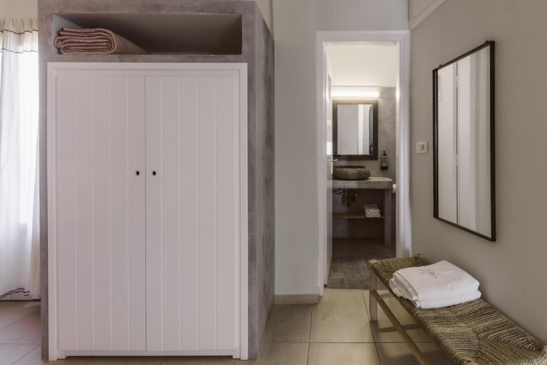 Standard Double Room - Photo 11