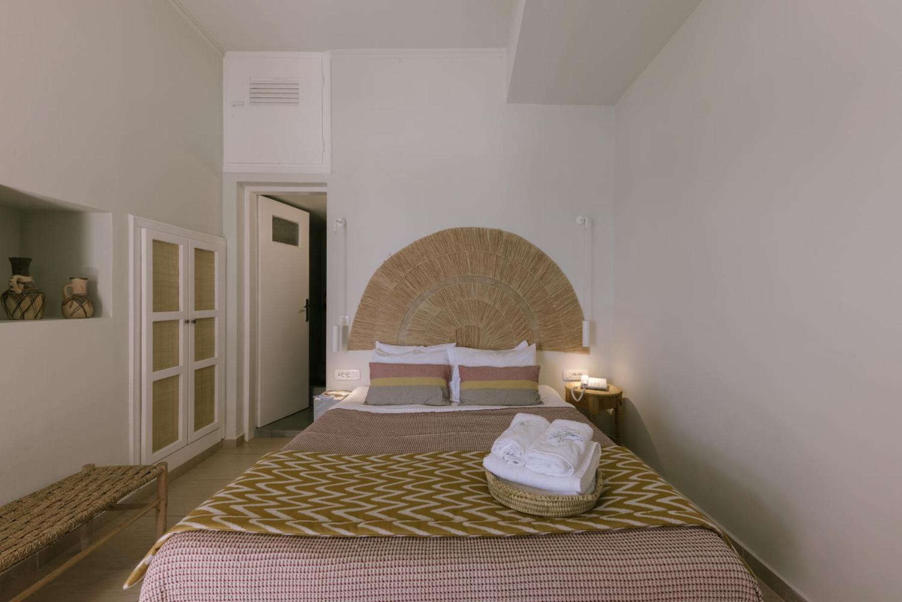 Standard Double Room - Photo 16