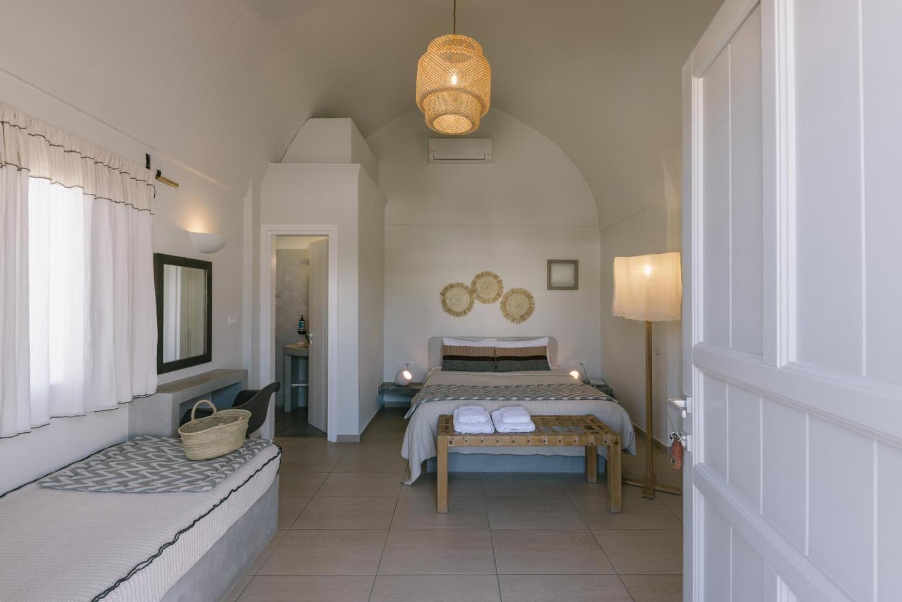 Standard Double Room - Photo 13